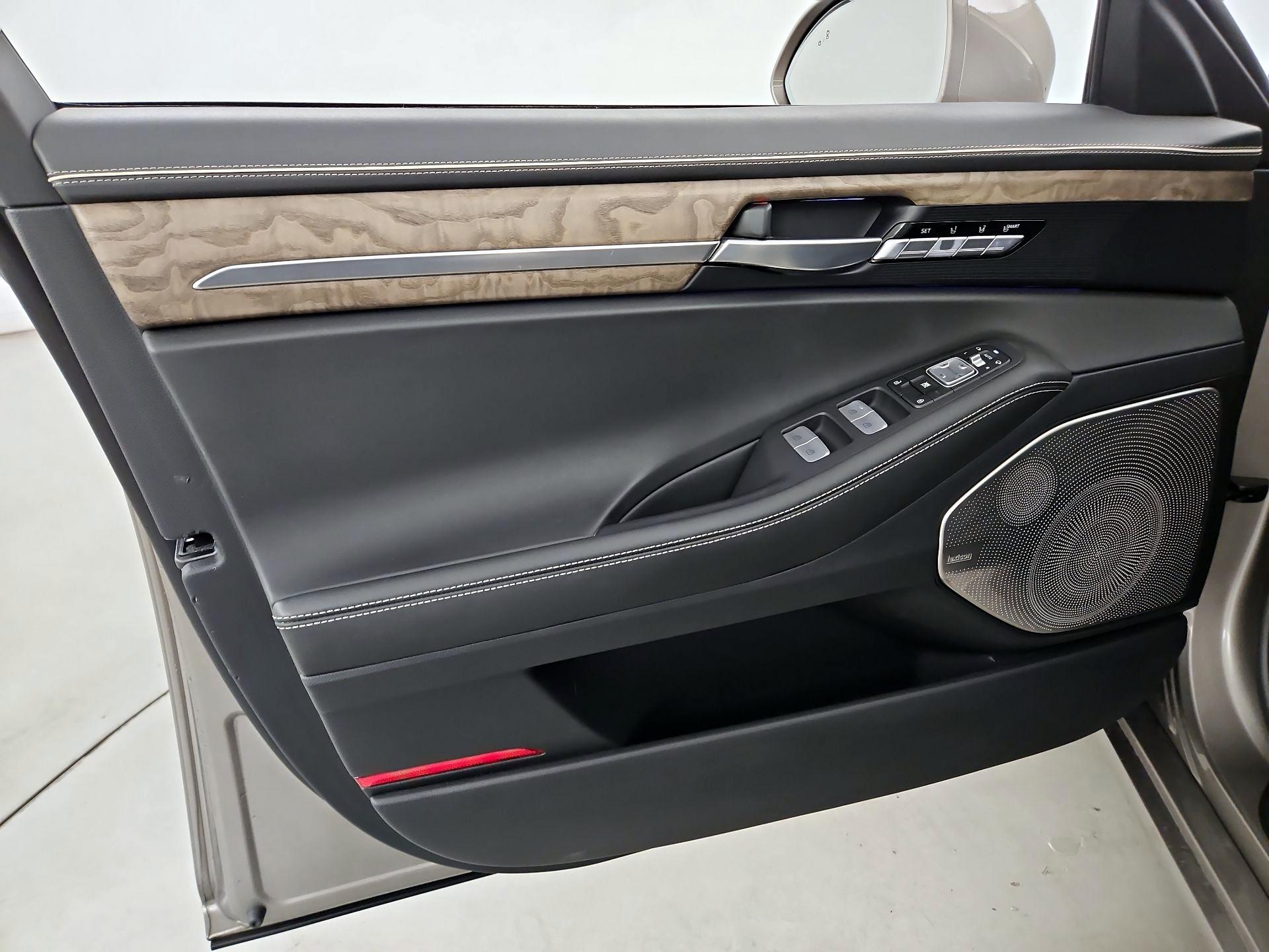 Thumbnail: 2021 Genesis G90 - 12