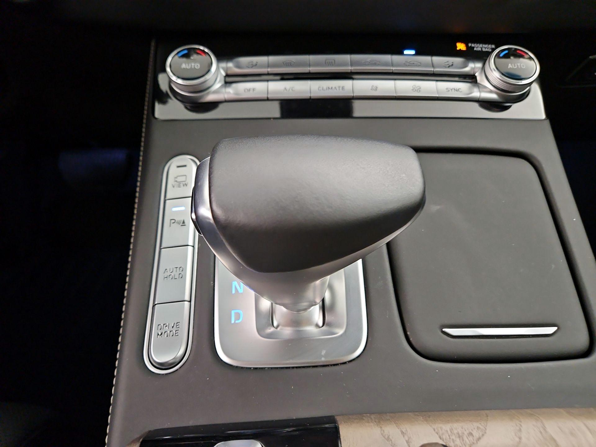 Thumbnail: 2021 Genesis G90 - 18