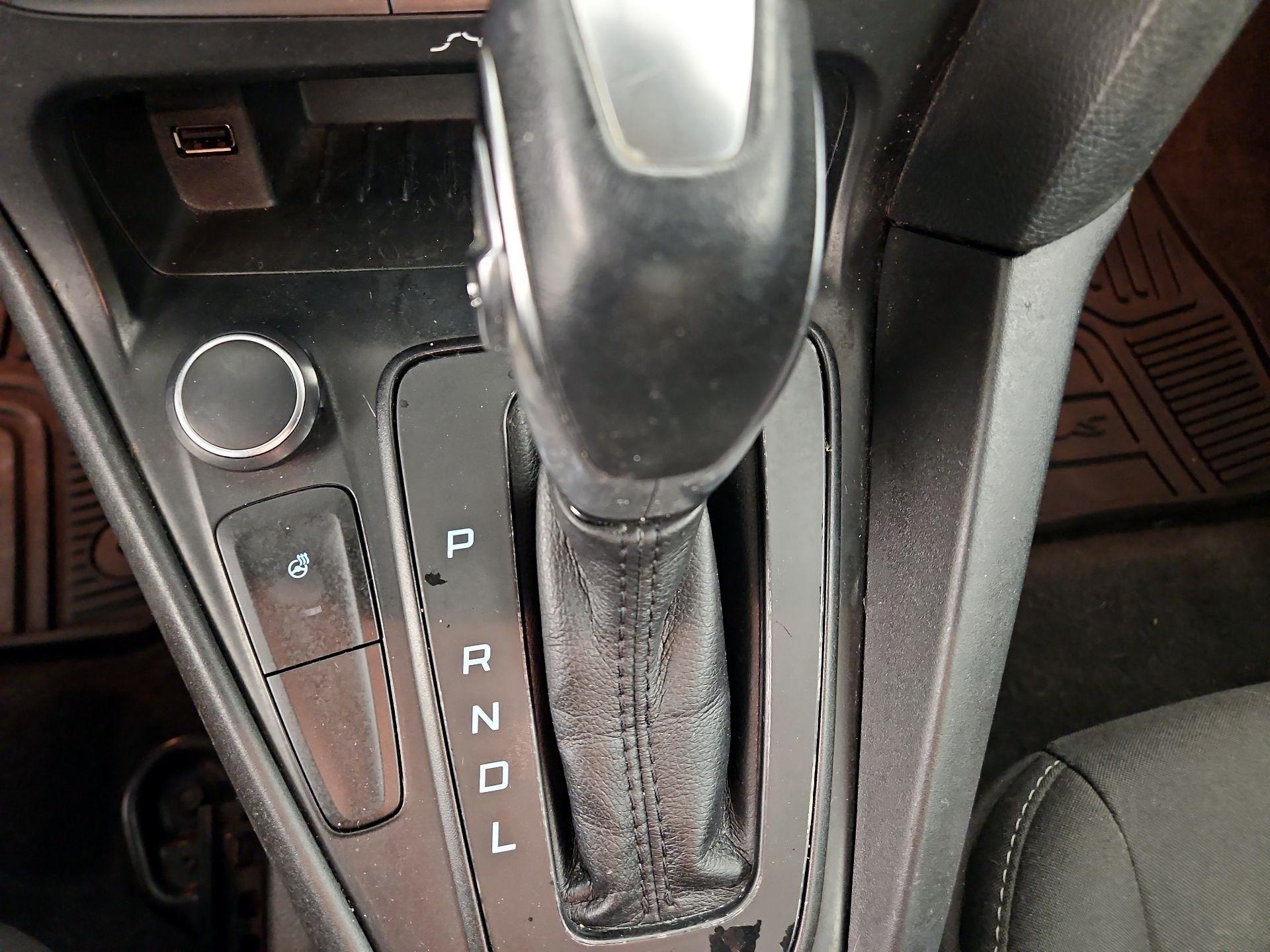 Thumbnail: 2016 Ford Focus - 17