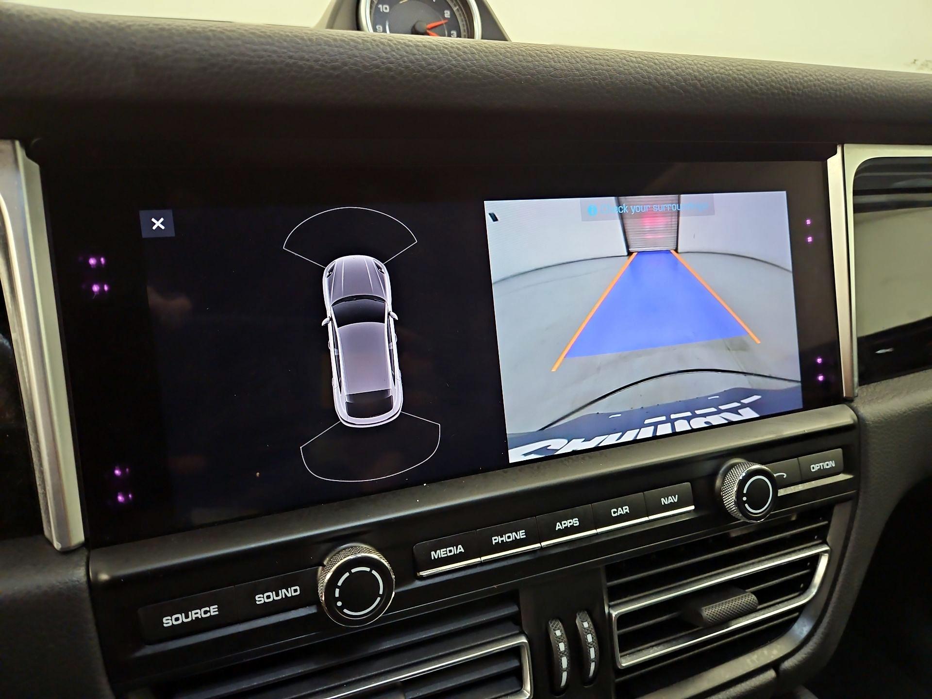 Thumbnail: 2021 Porsche Macan - 15