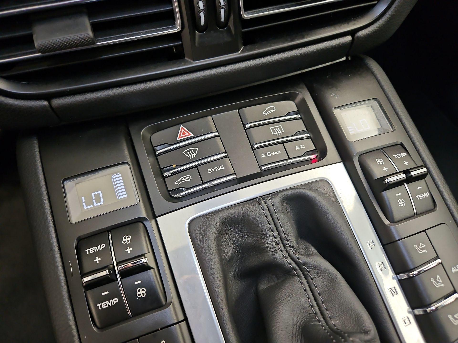Thumbnail: 2021 Porsche Macan - 17