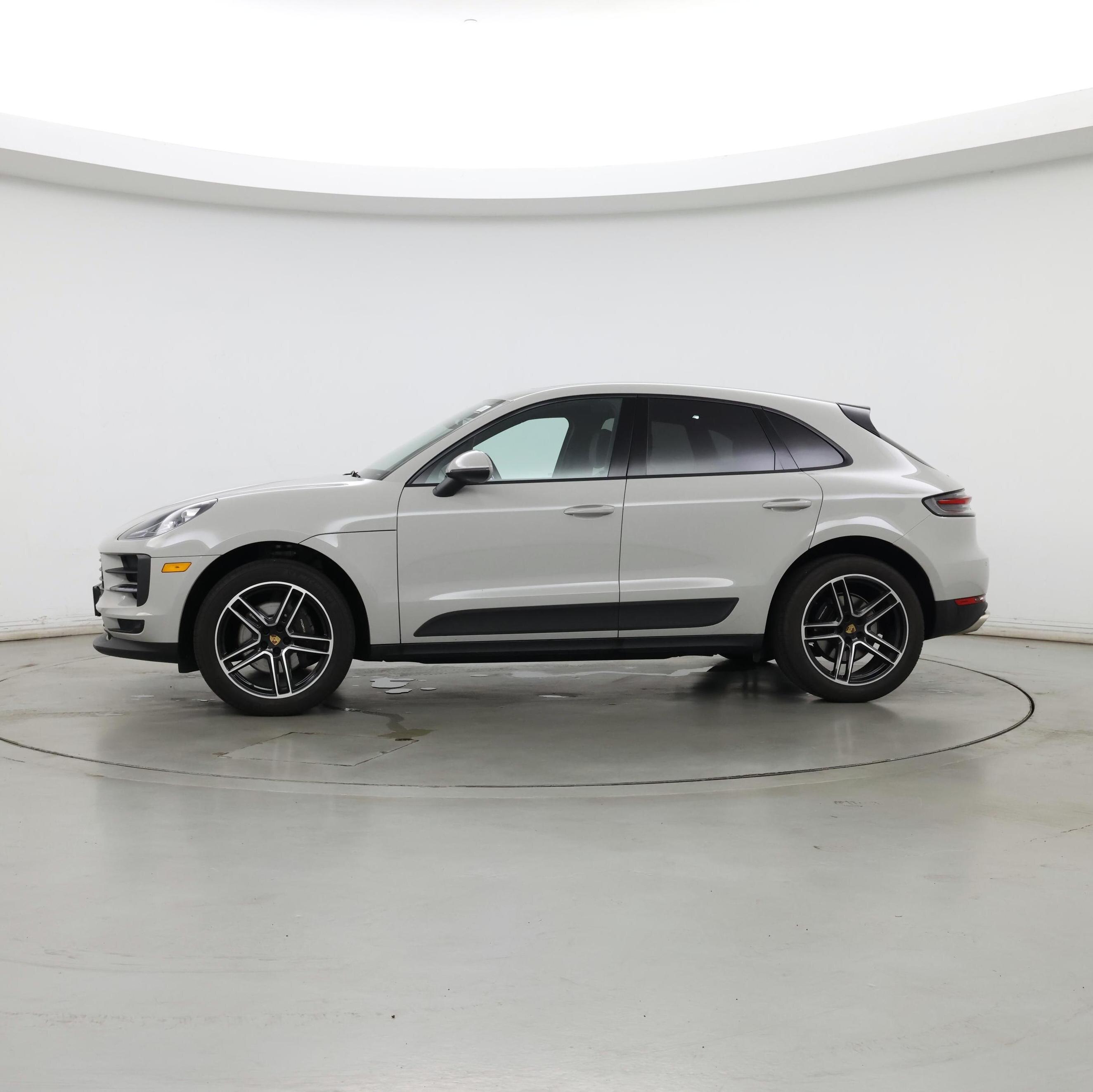 Thumbnail: 2021 Porsche Macan - 3