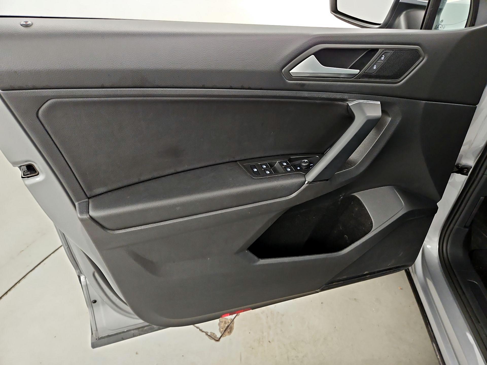 Thumbnail: 2019 Volkswagen Tiguan - 12