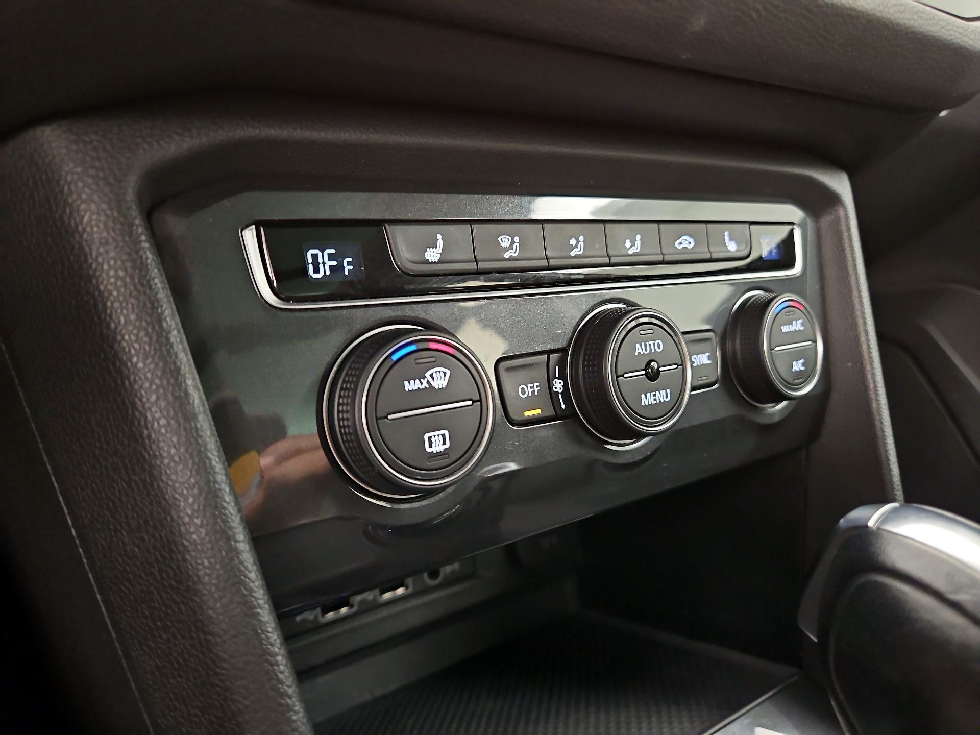 Thumbnail: 2019 Volkswagen Tiguan - 16