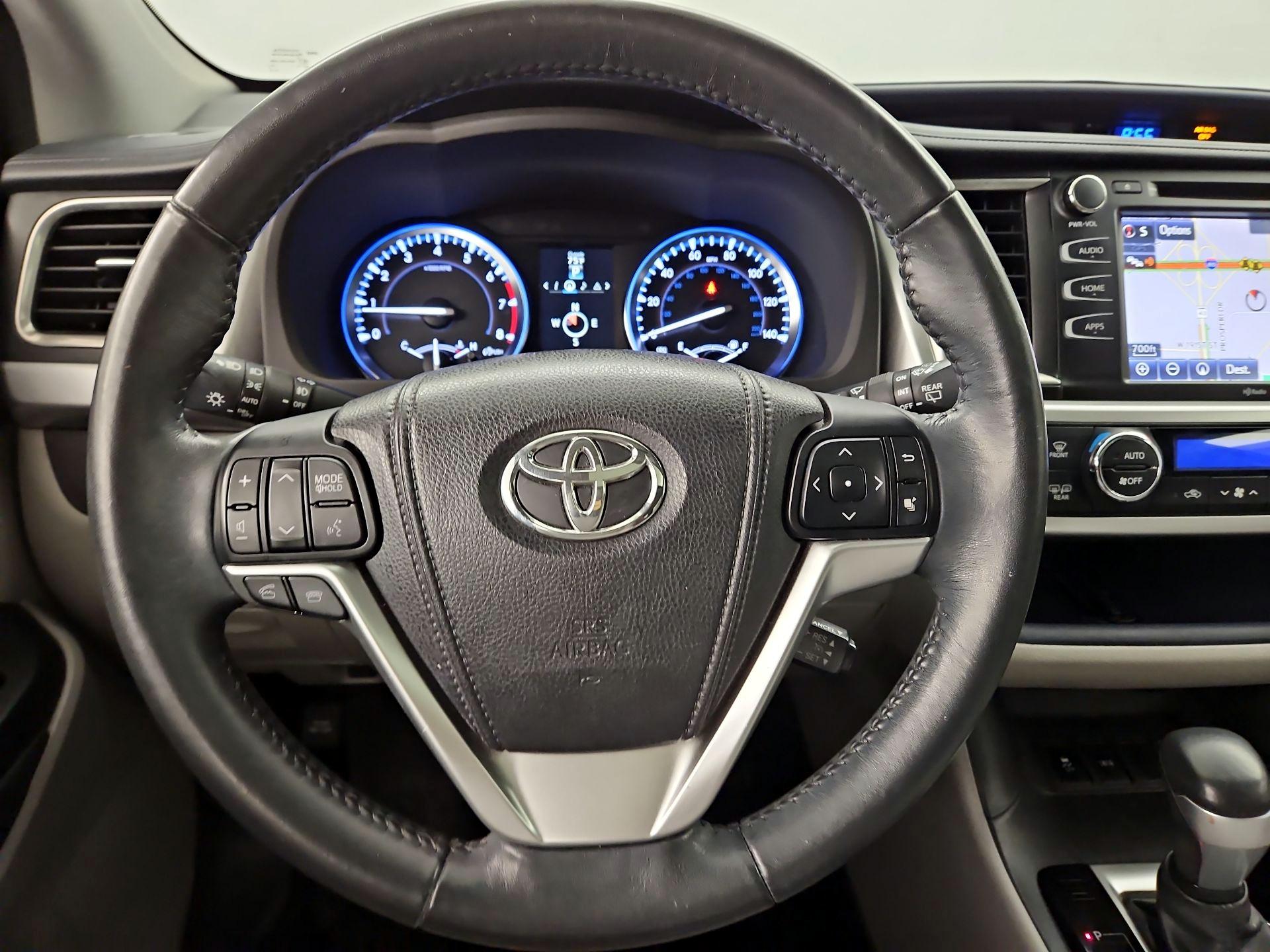 Thumbnail: 2015 Toyota Highlander - 10