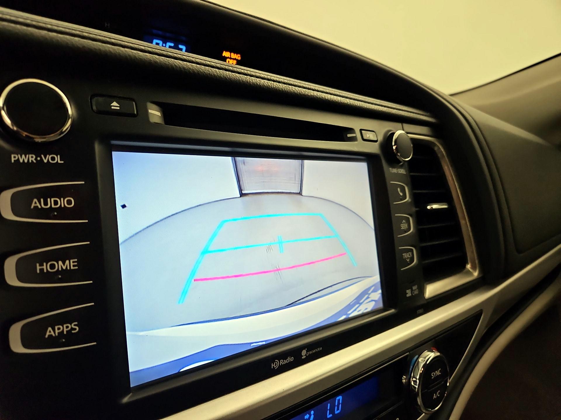Thumbnail: 2015 Toyota Highlander - 15