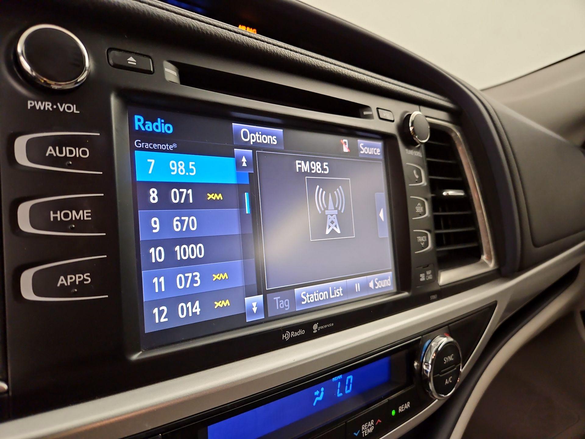 Thumbnail: 2015 Toyota Highlander - 16