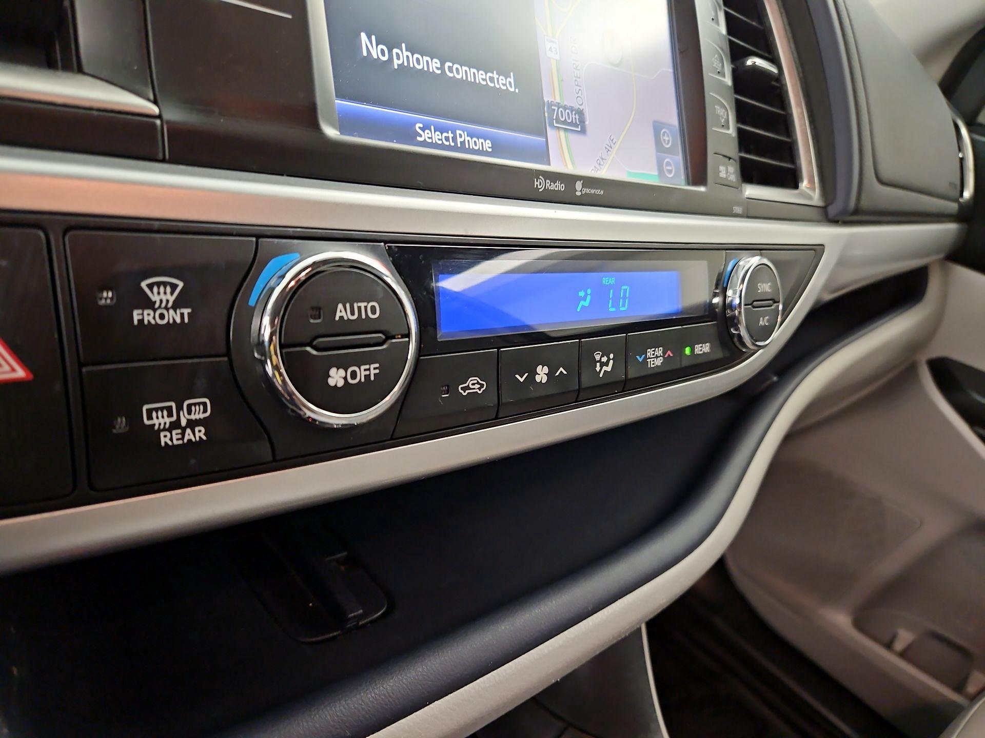 Thumbnail: 2015 Toyota Highlander - 17