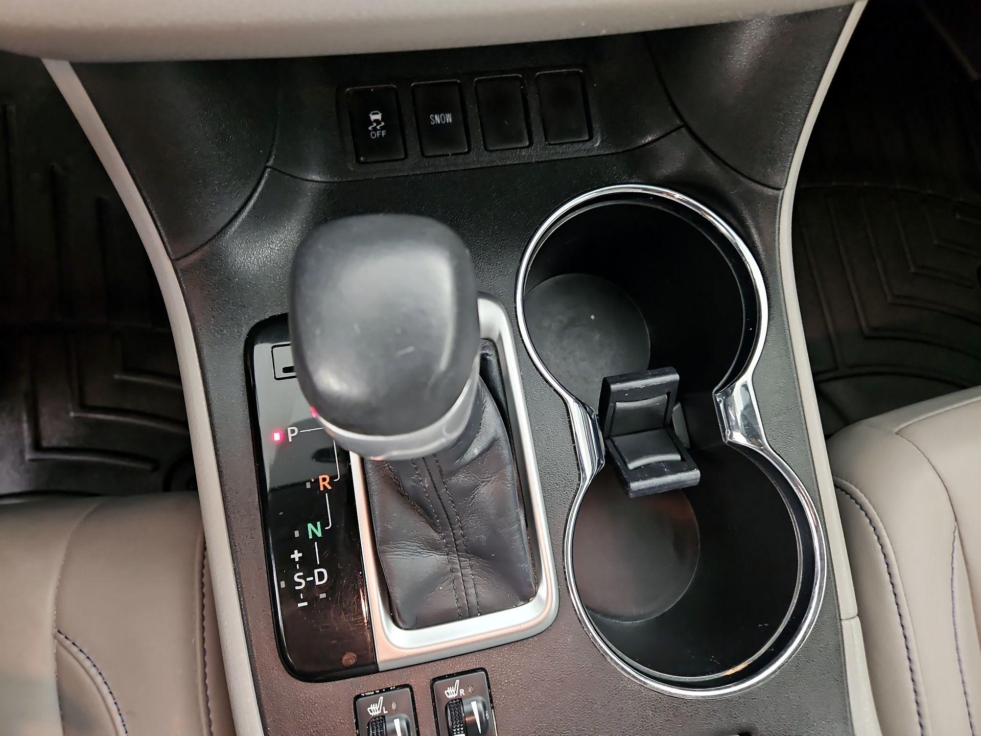 Thumbnail: 2015 Toyota Highlander - 18