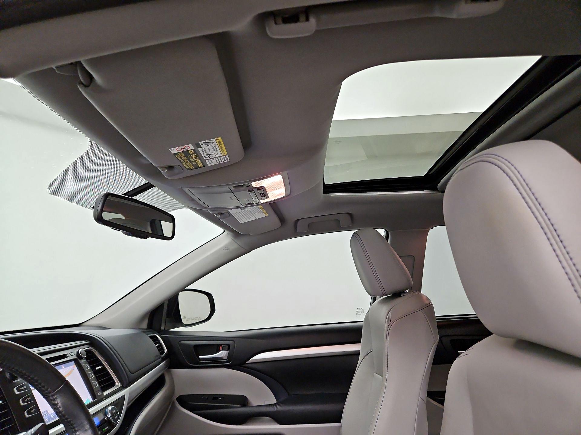 Thumbnail: 2015 Toyota Highlander - 20
