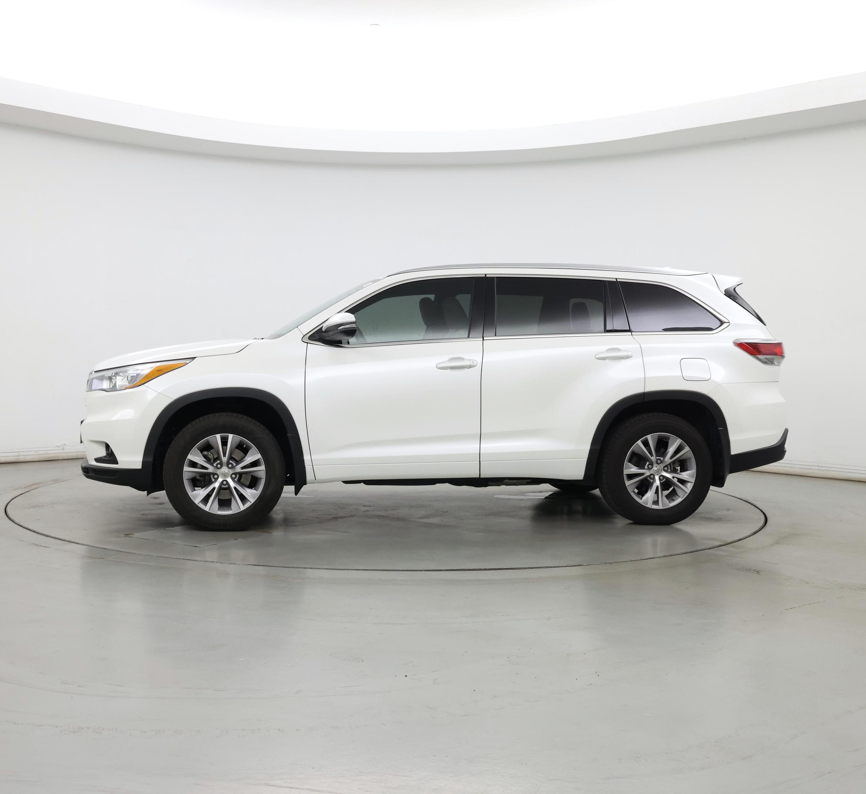 Thumbnail: 2015 Toyota Highlander - 3