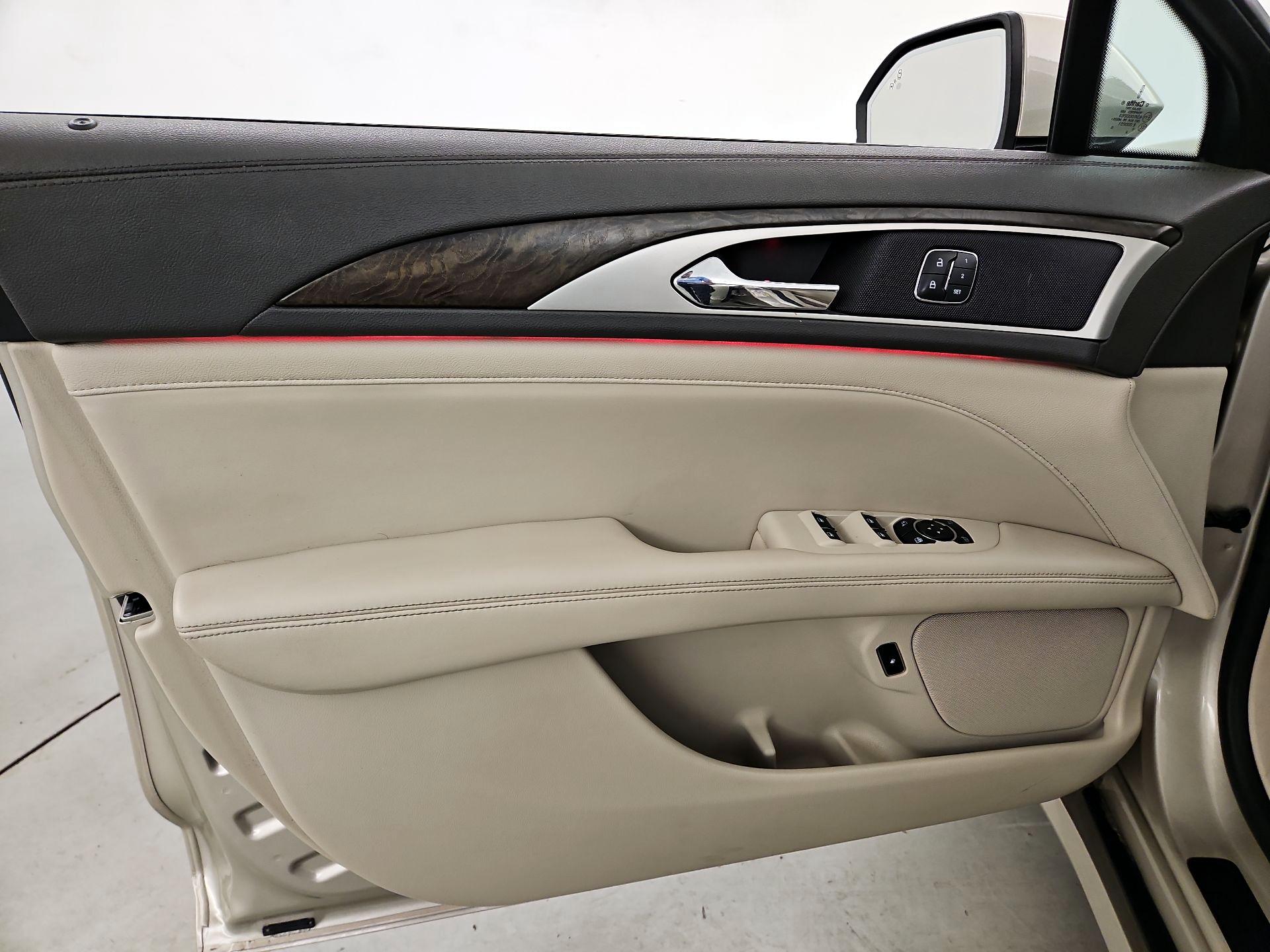 Thumbnail: 2017 Lincoln MKZ - 12