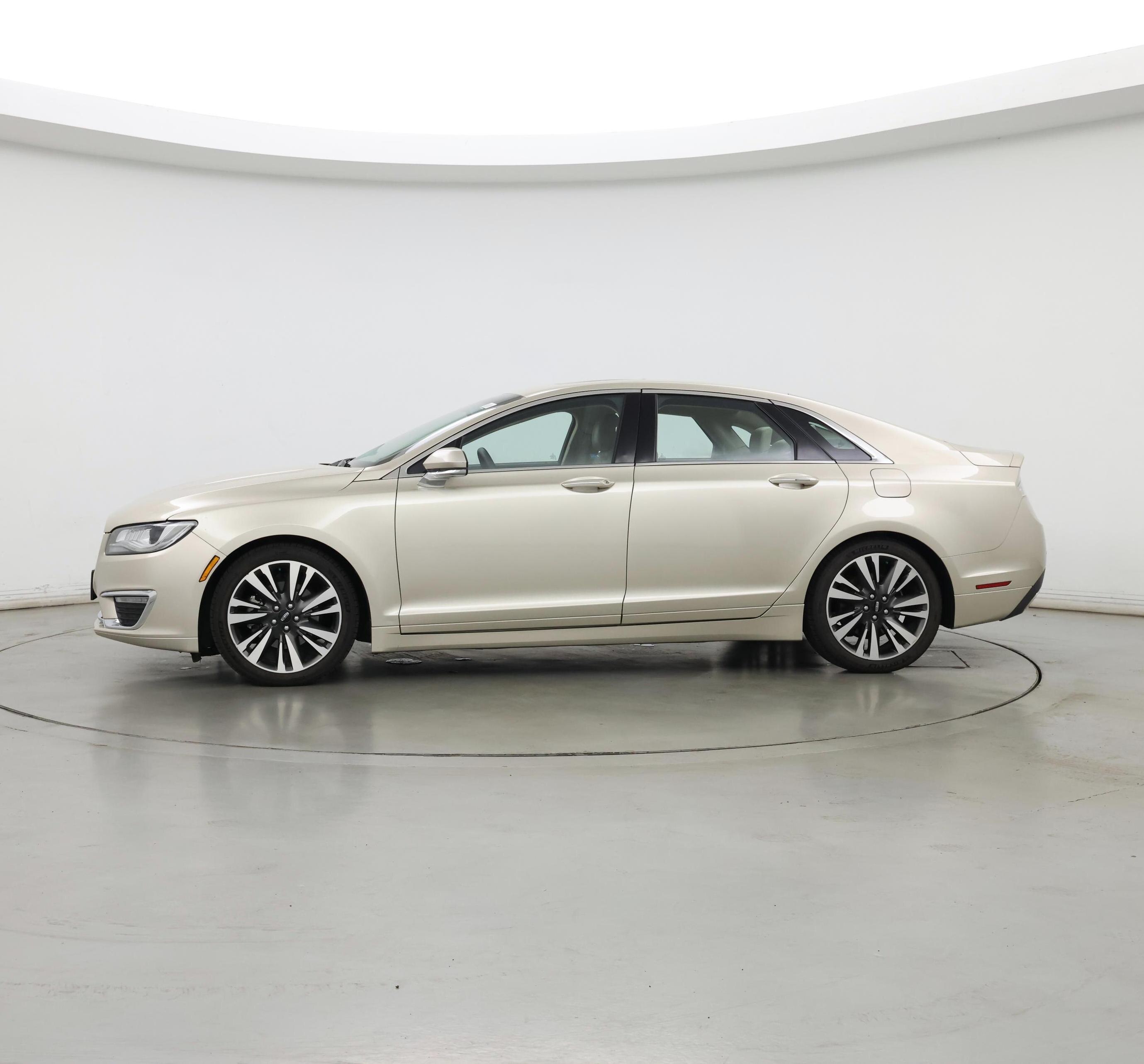 Thumbnail: 2017 Lincoln MKZ - 3