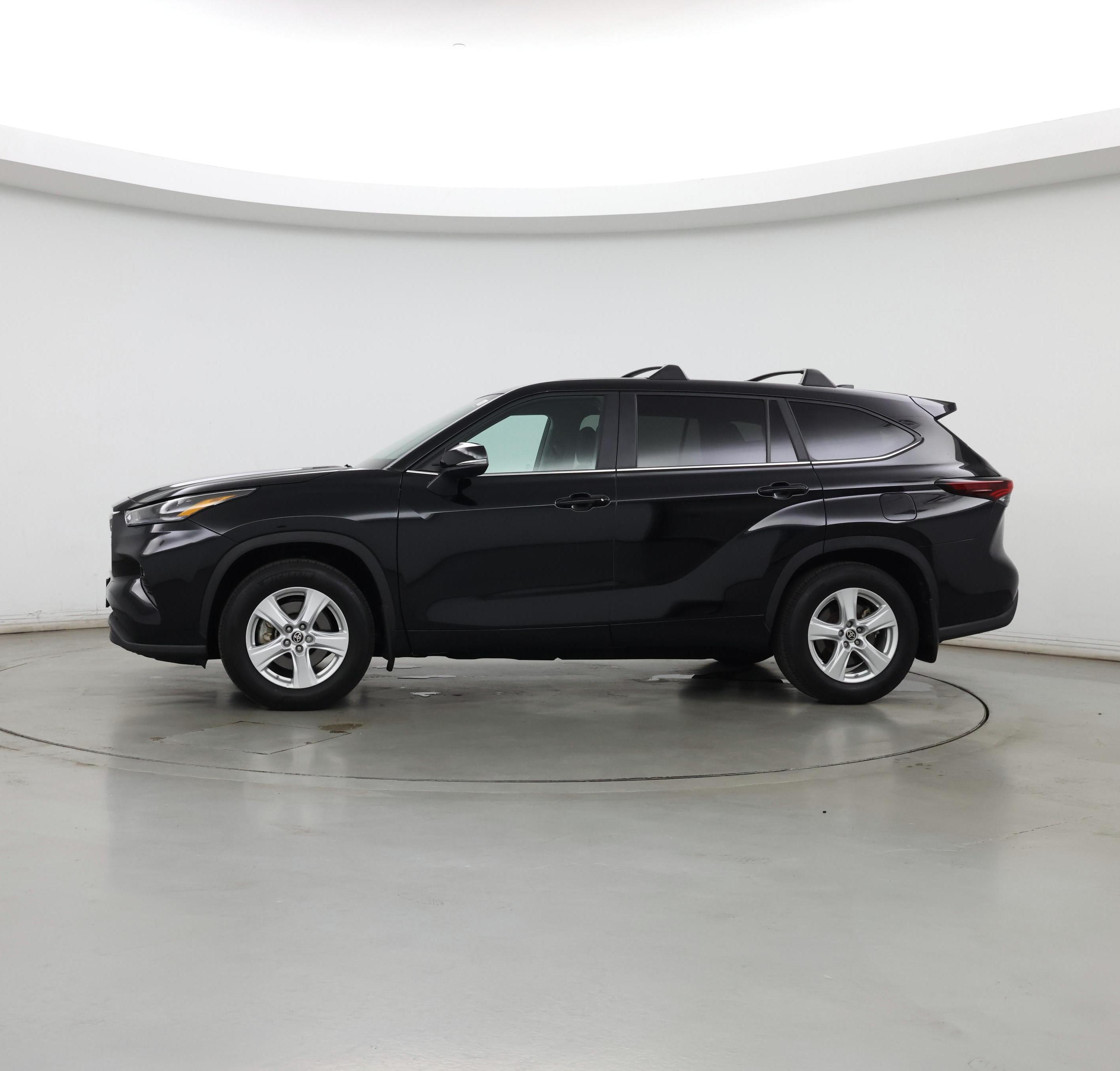 Thumbnail: 2024 Toyota Highlander - 3