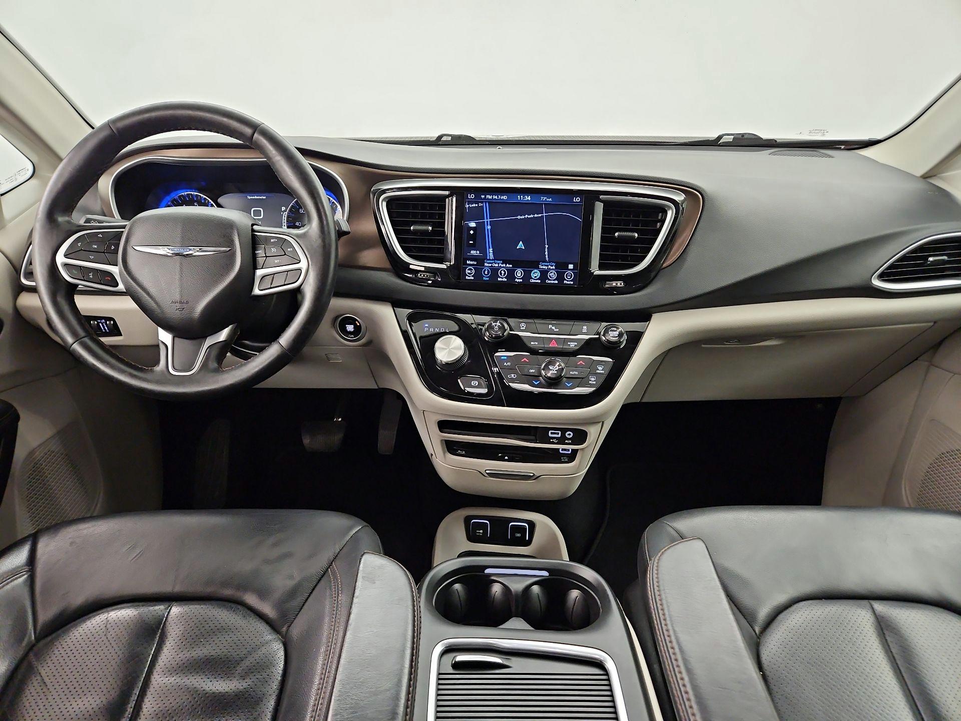 Thumbnail: 2018 Chrysler Pacifica - 9