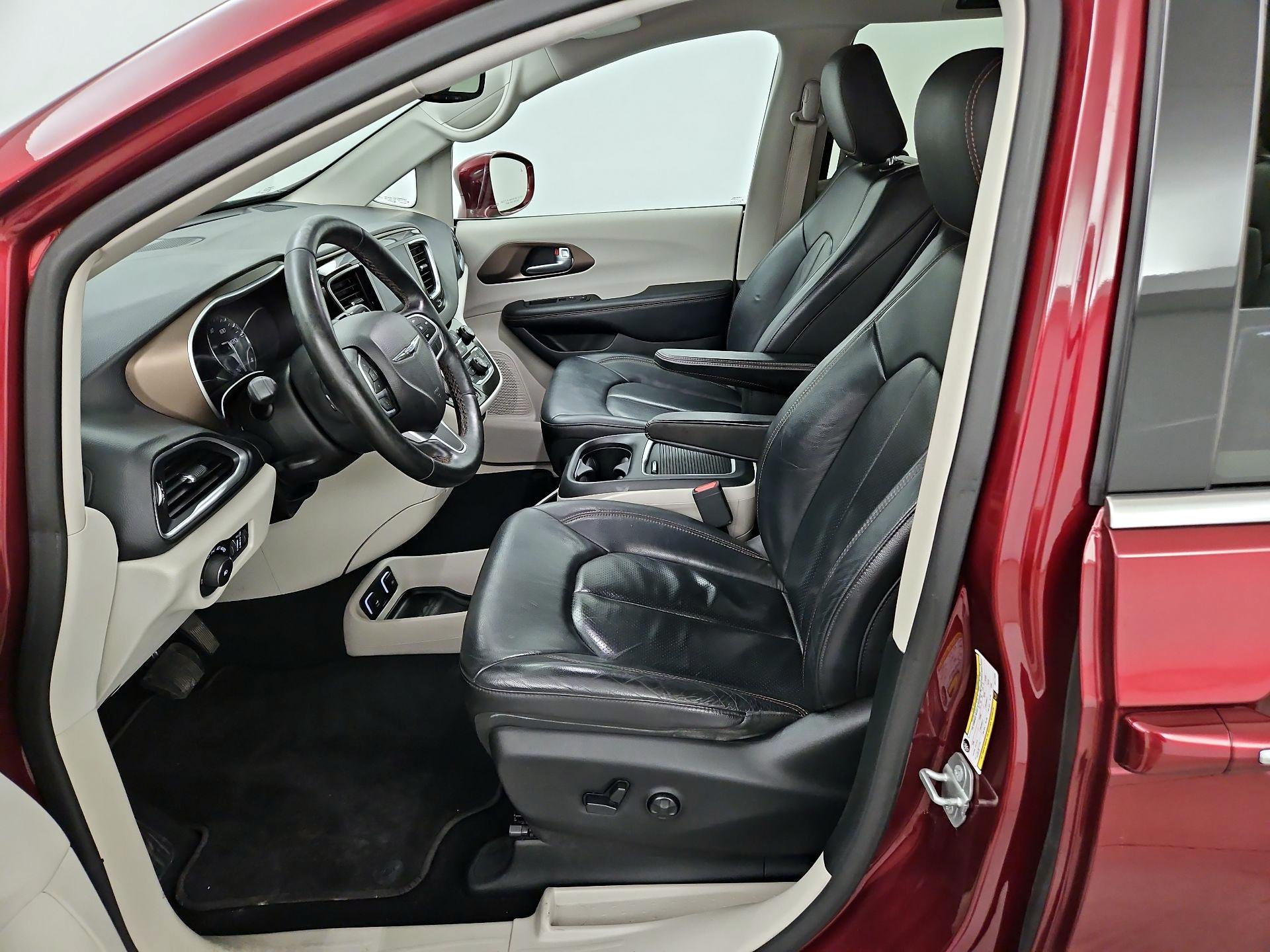 Thumbnail: 2018 Chrysler Pacifica - 11