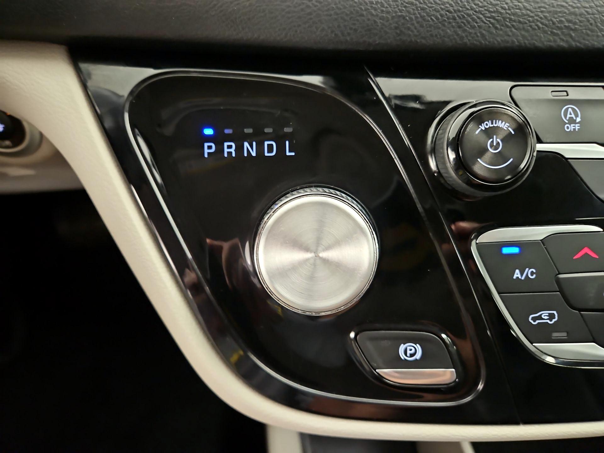 Thumbnail: 2018 Chrysler Pacifica - 18