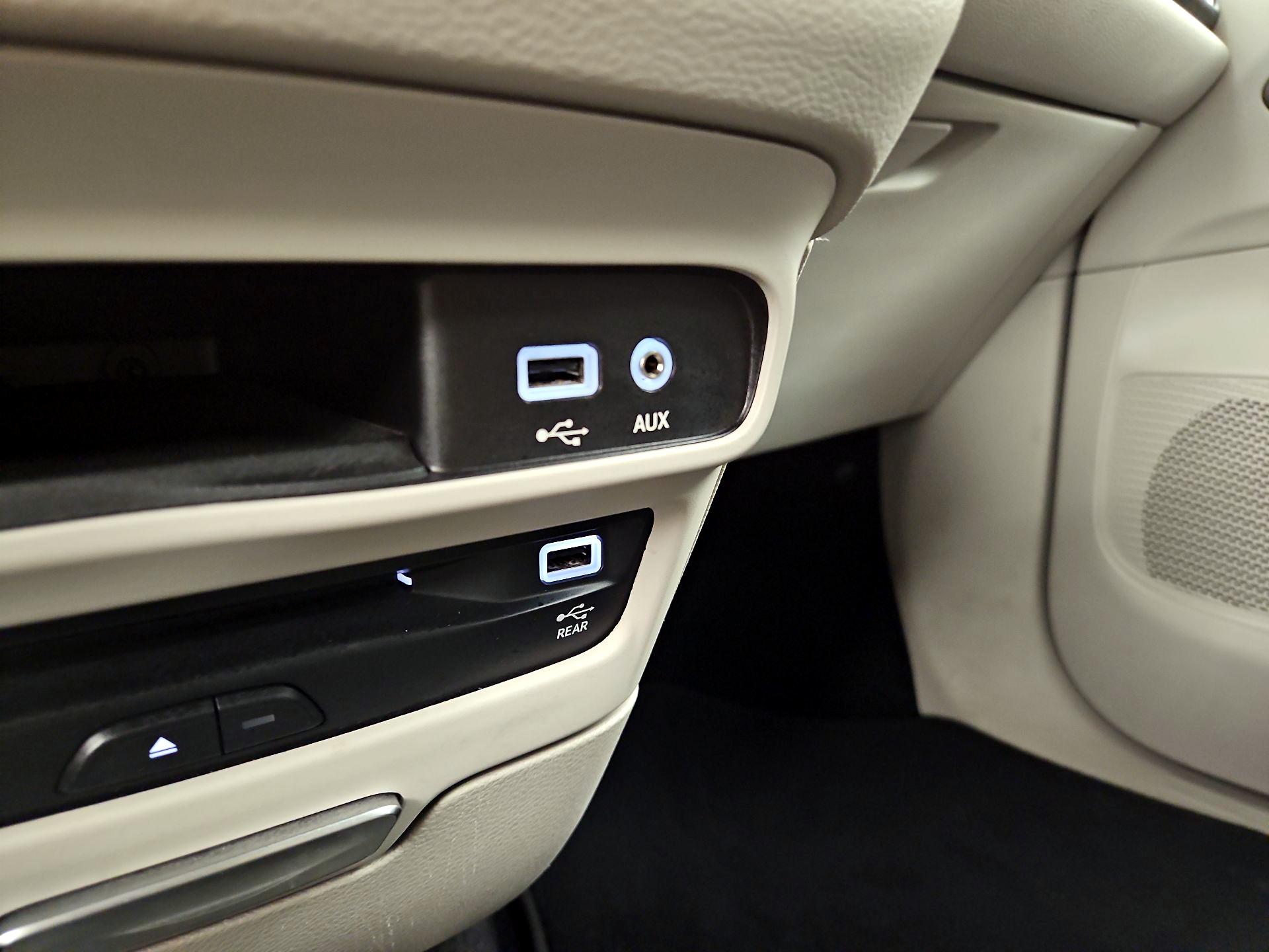 Thumbnail: 2018 Chrysler Pacifica - 19