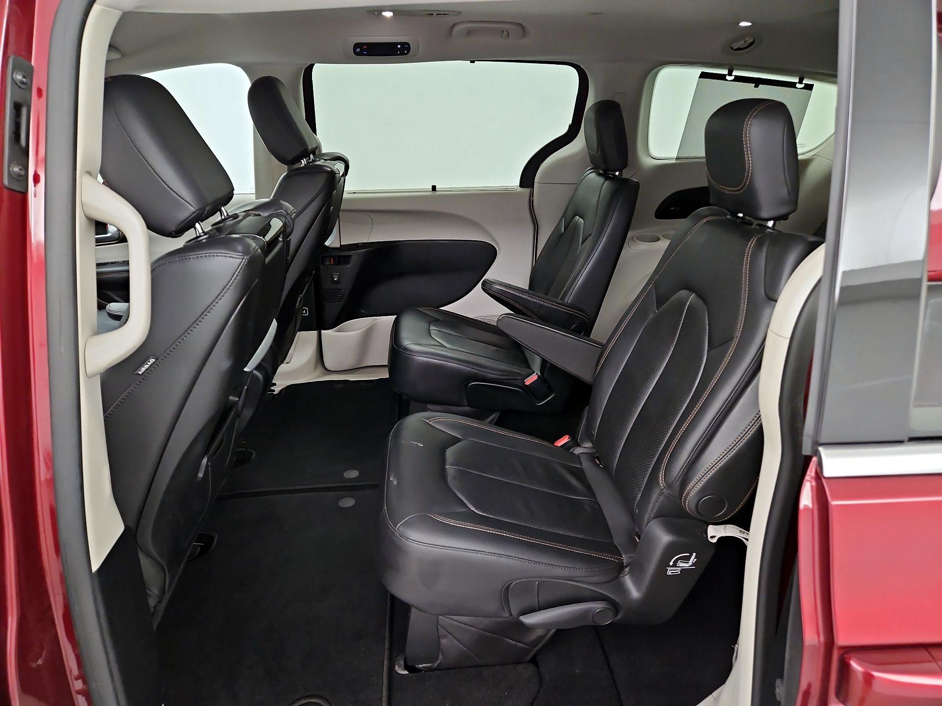 Thumbnail: 2018 Chrysler Pacifica - 20
