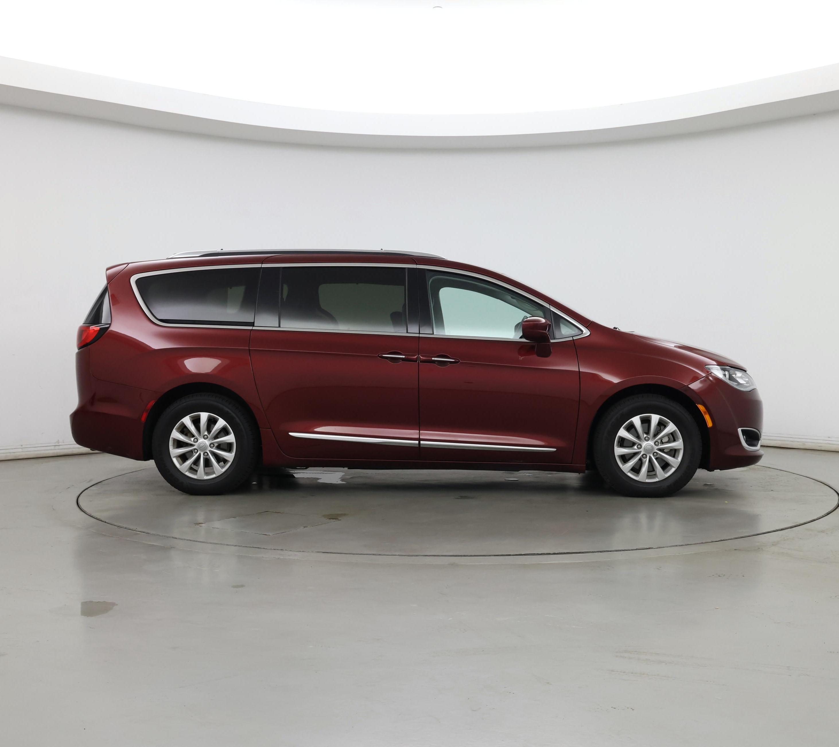 Thumbnail: 2018 Chrysler Pacifica - 7