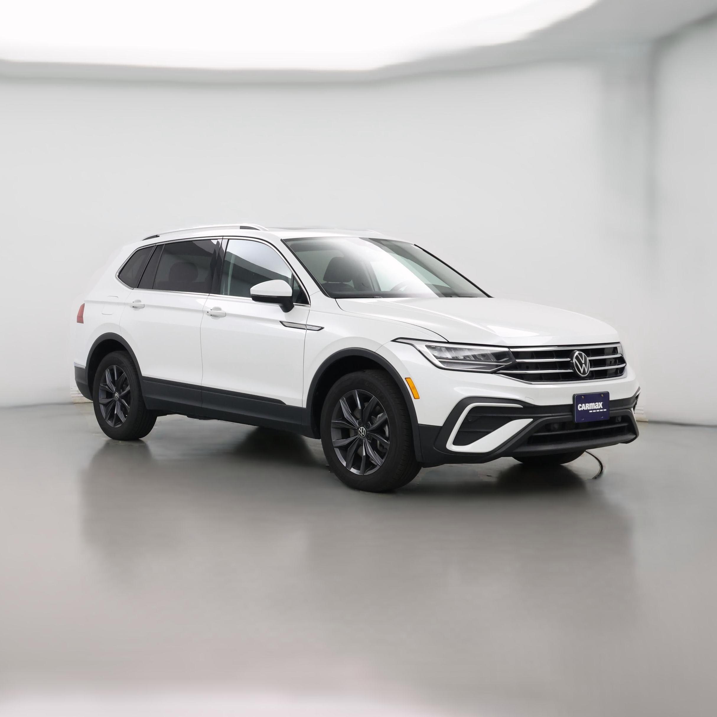 Thumbnail: 2023 Volkswagen Tiguan - 1