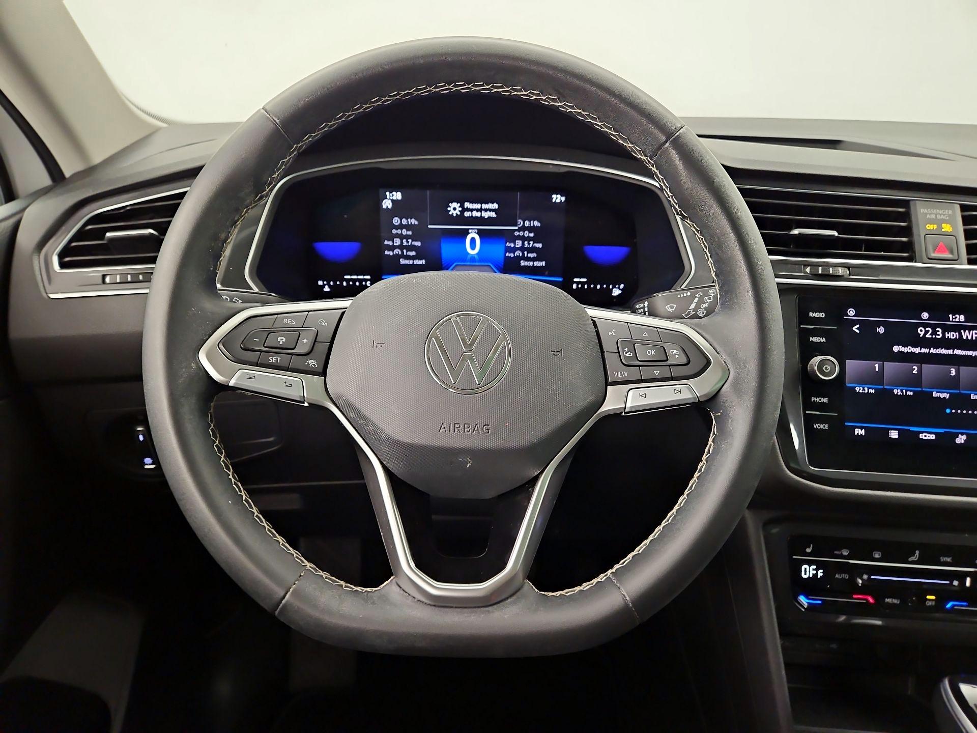 Thumbnail: 2023 Volkswagen Tiguan - 10
