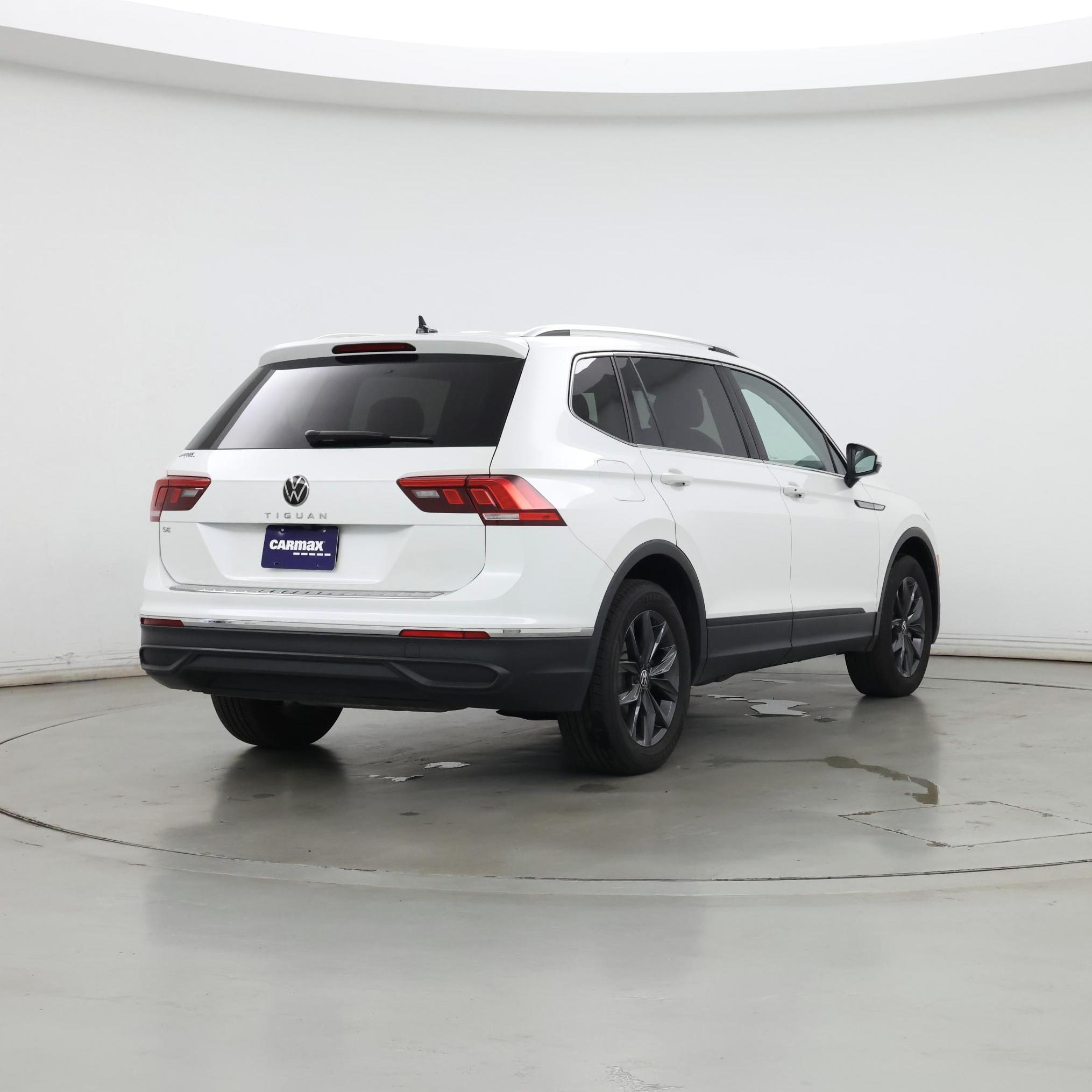 Thumbnail: 2023 Volkswagen Tiguan - 8