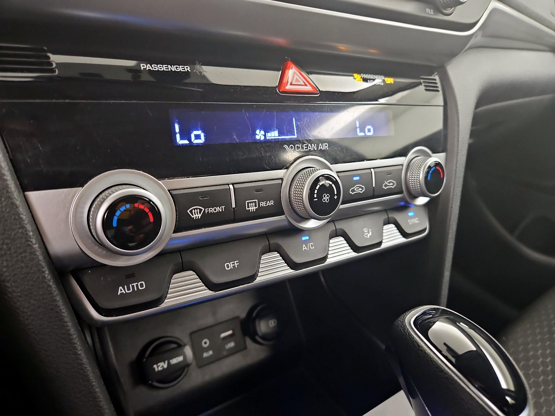 Thumbnail: 2020 Hyundai Elantra - 16