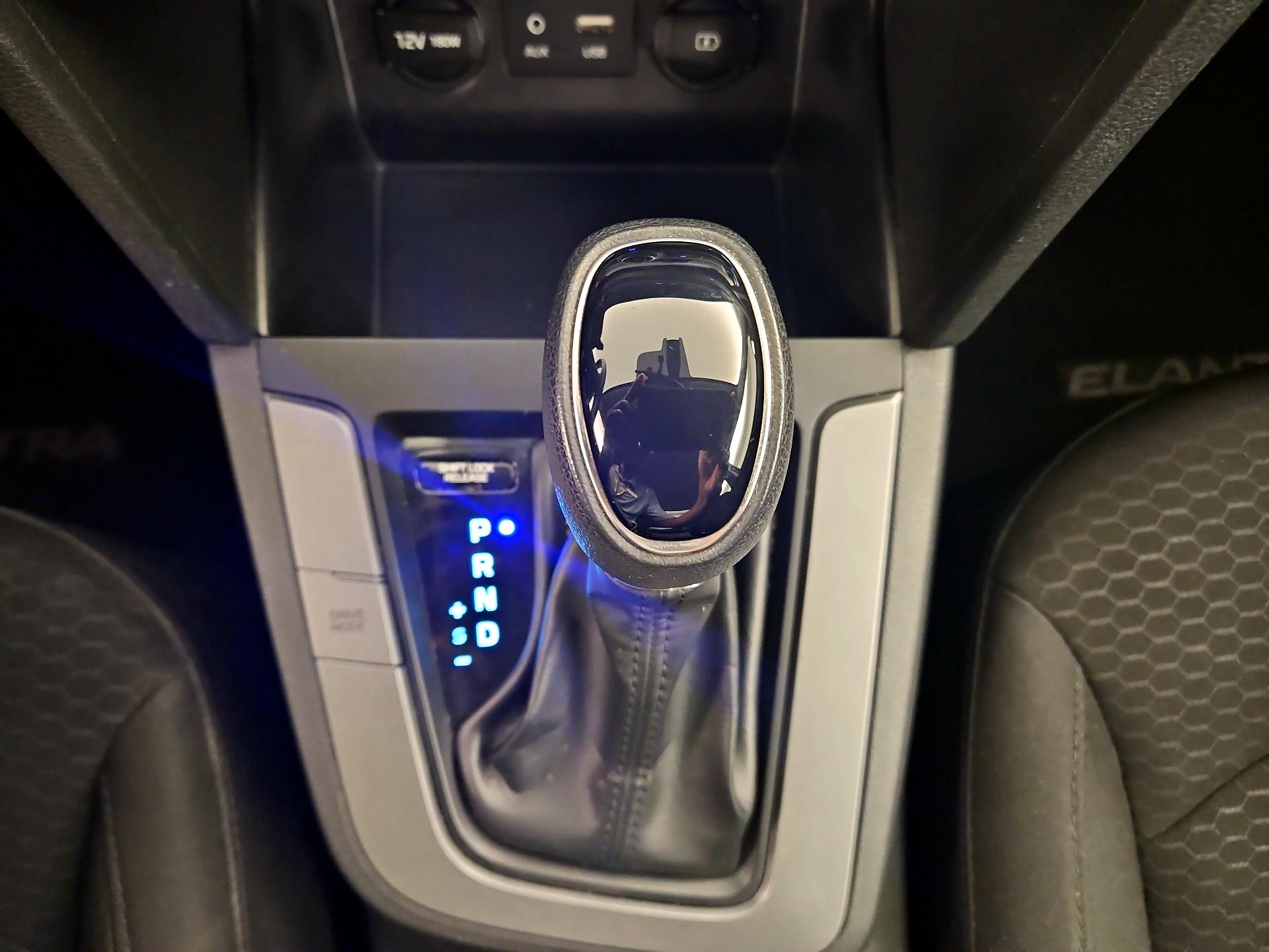 Thumbnail: 2020 Hyundai Elantra - 17