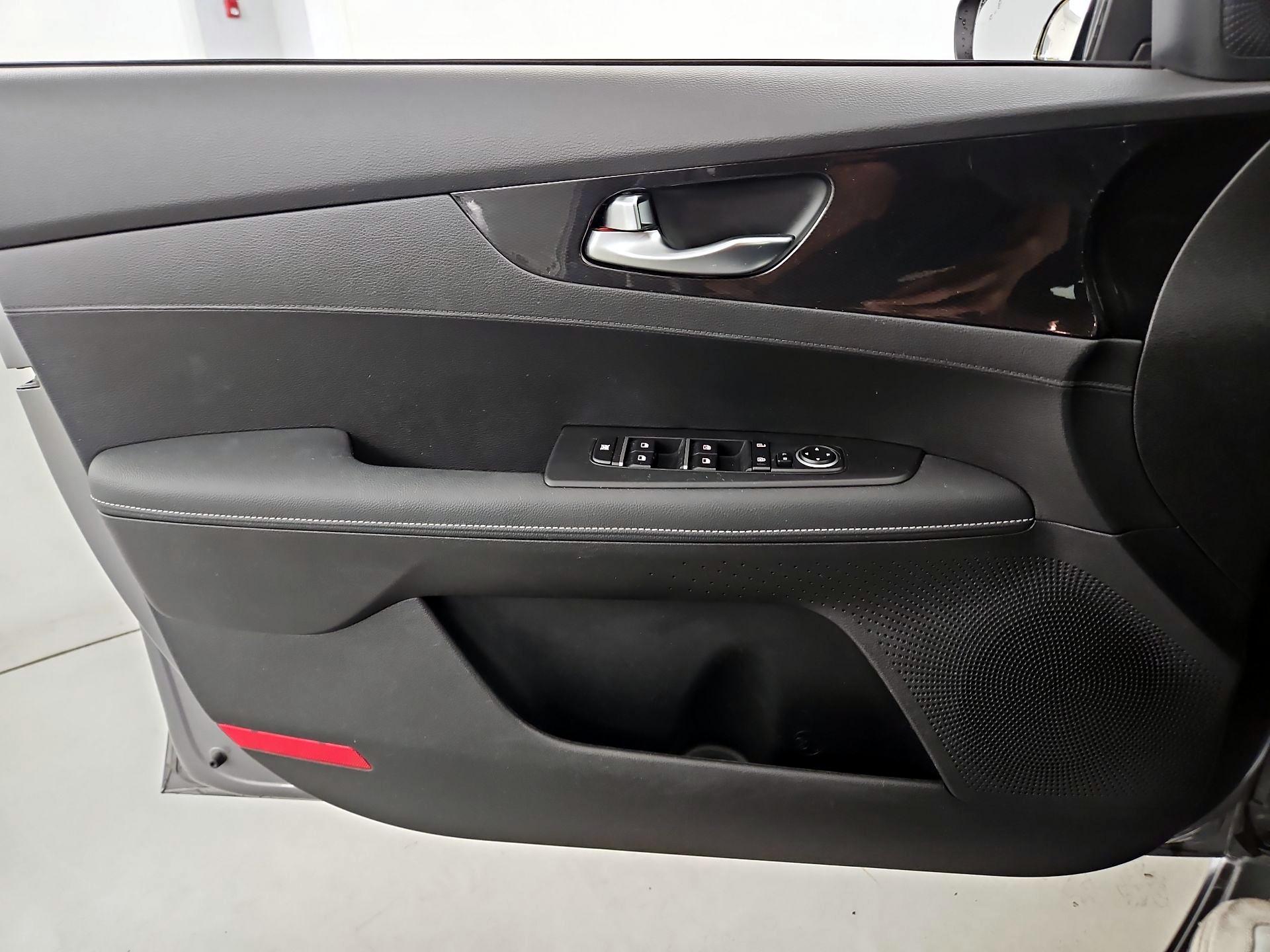 Thumbnail: 2023 Kia Forte - 12