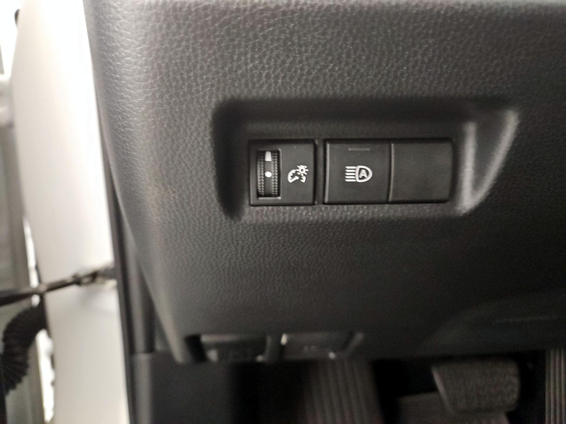 Thumbnail: 2019 Toyota RAV4 - 13