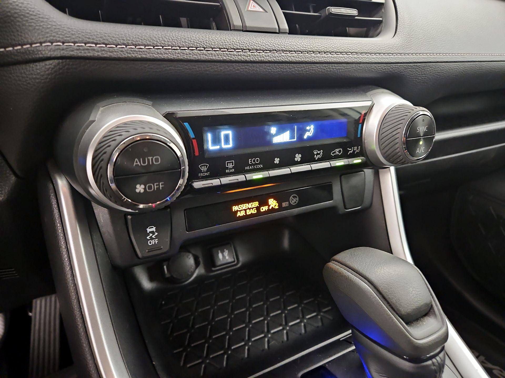 Thumbnail: 2019 Toyota RAV4 - 16