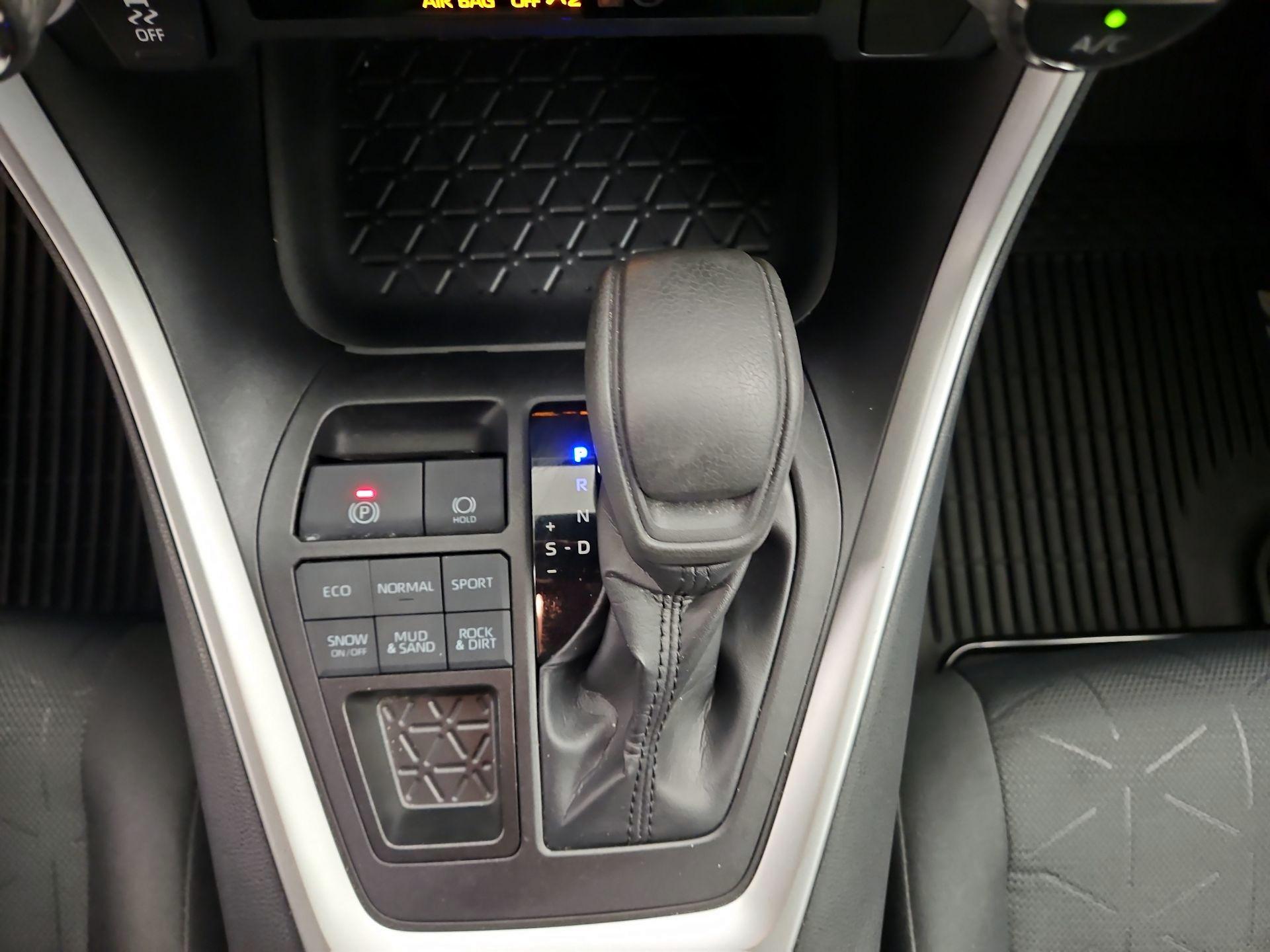 Thumbnail: 2019 Toyota RAV4 - 17
