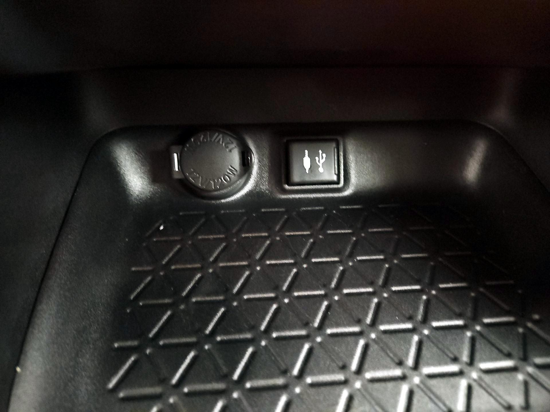 Thumbnail: 2019 Toyota RAV4 - 18