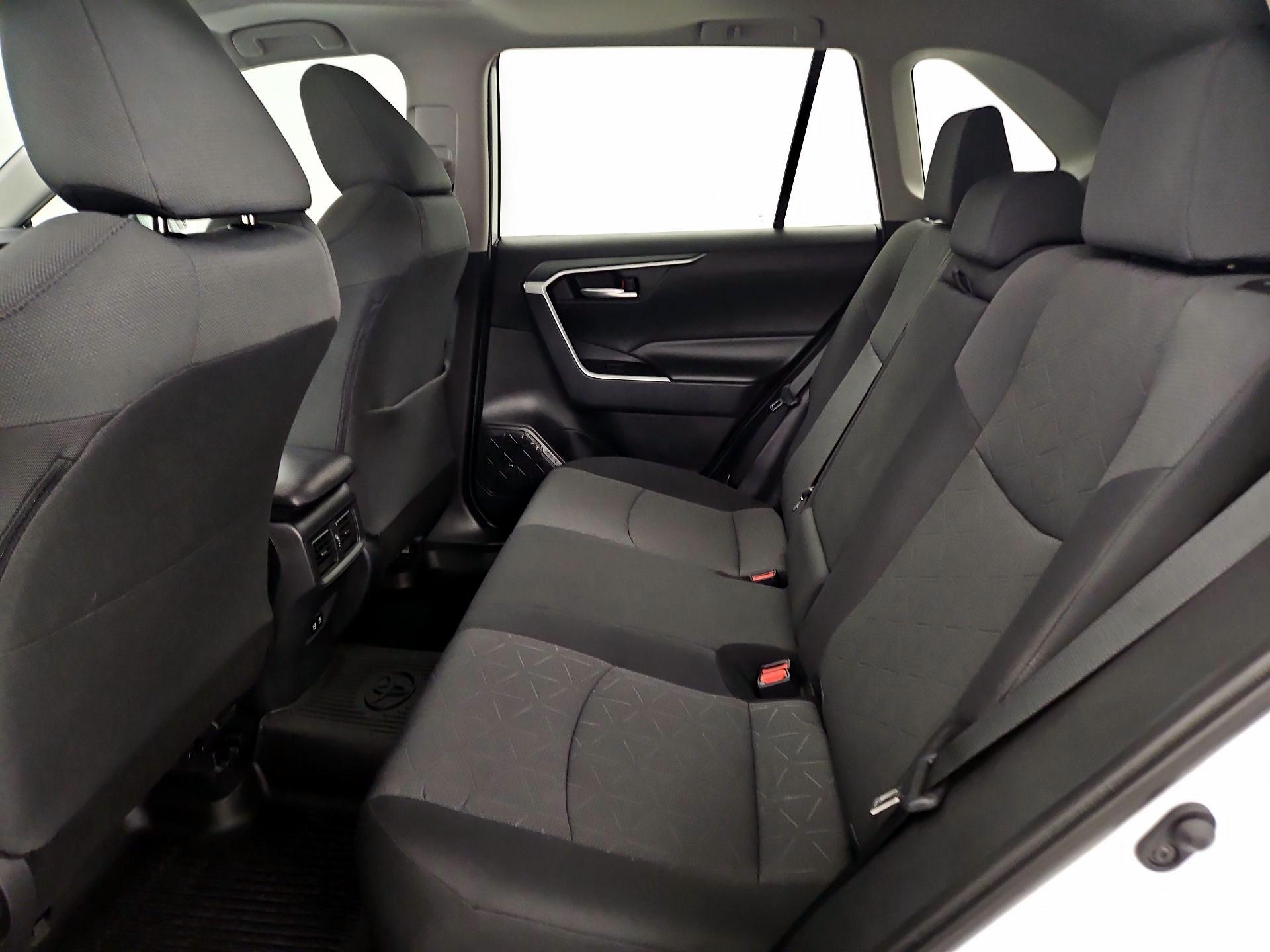 Thumbnail: 2019 Toyota RAV4 - 20