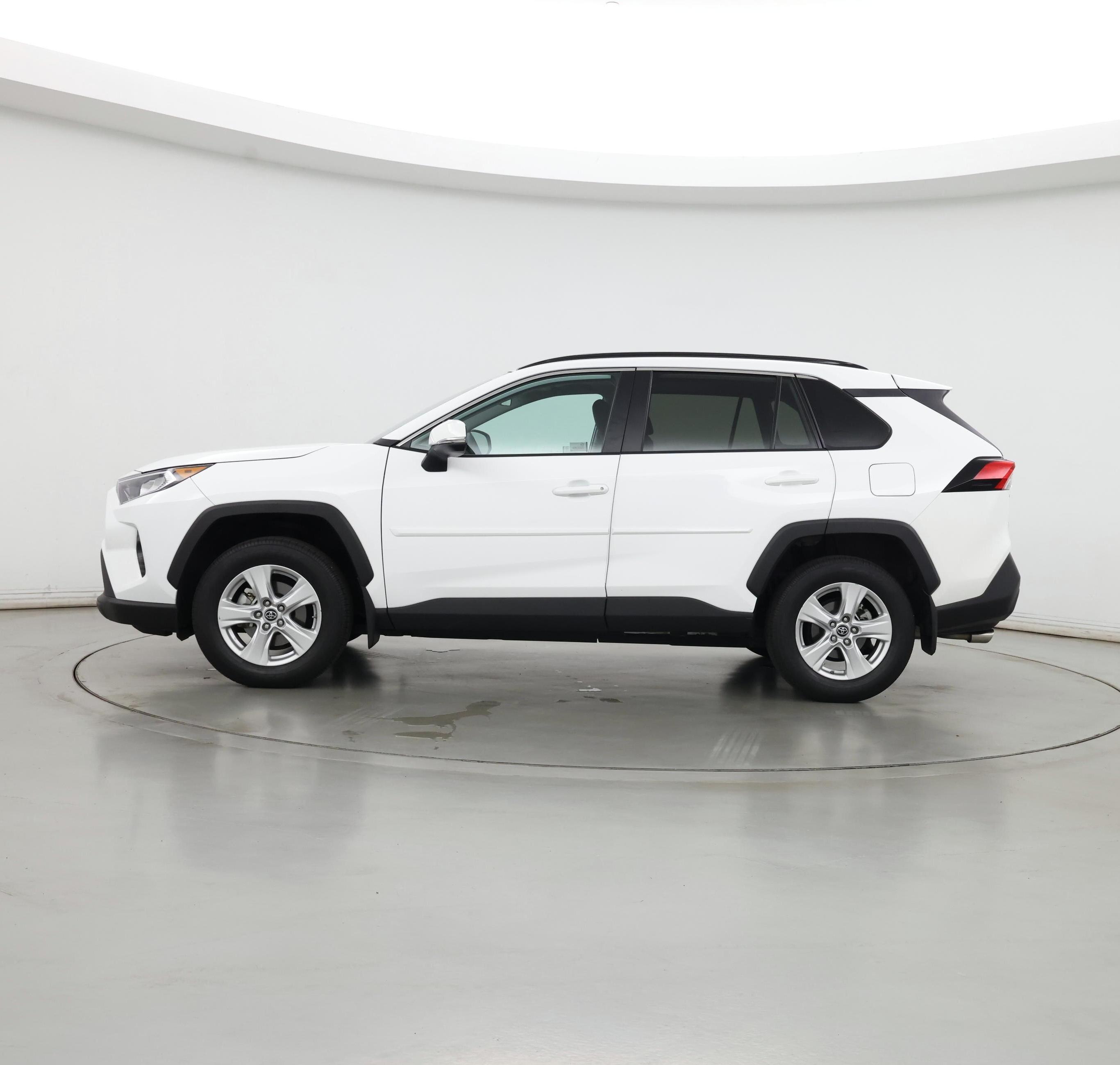 Thumbnail: 2019 Toyota RAV4 - 3