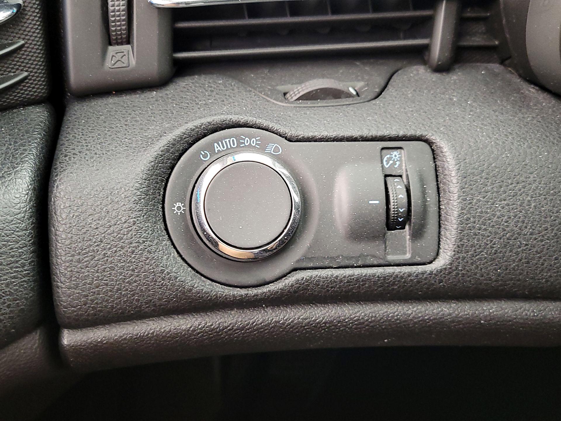 Thumbnail: 2013 Chevrolet Malibu - 13