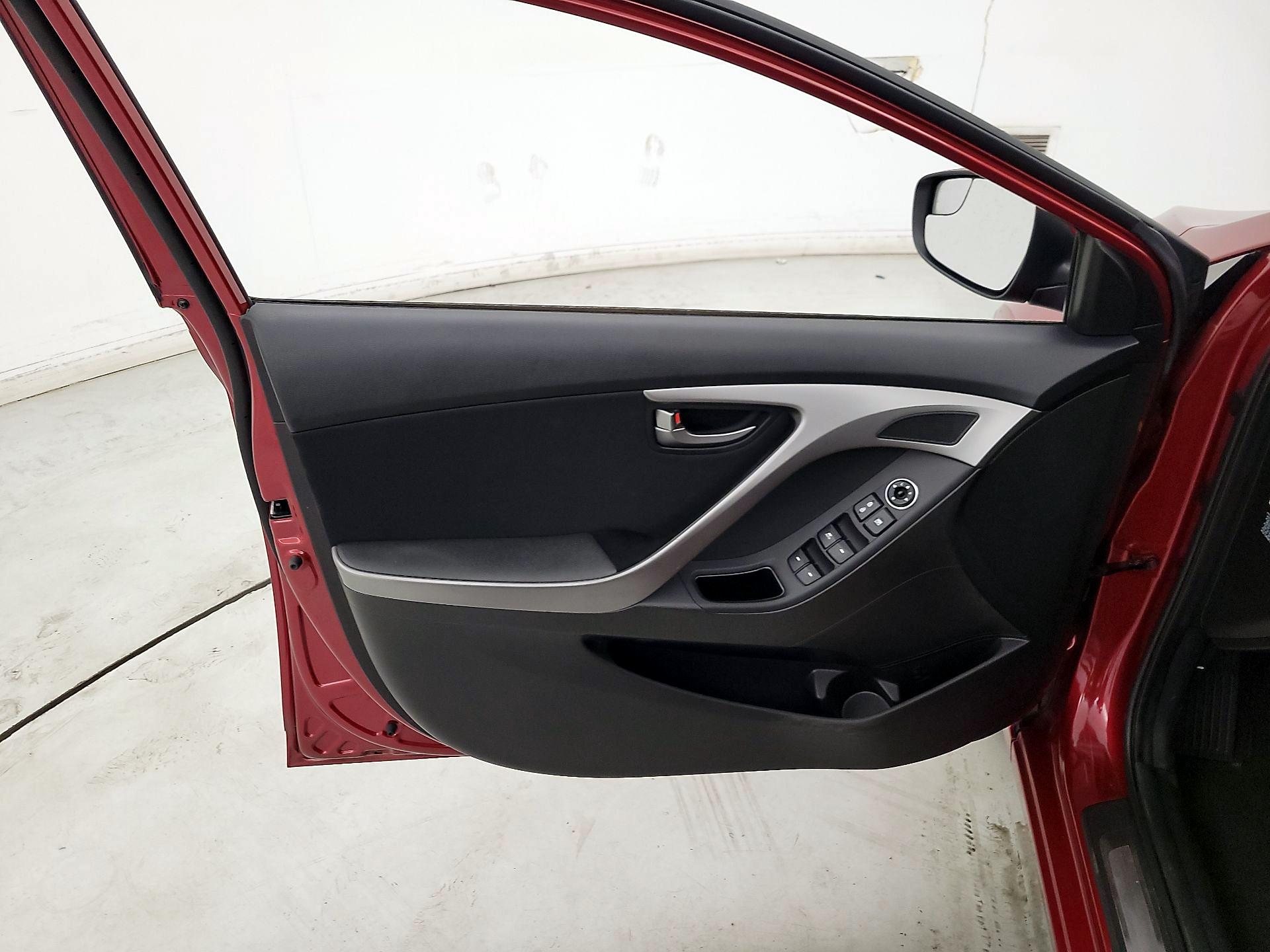 Thumbnail: 2016 Hyundai Elantra - 12
