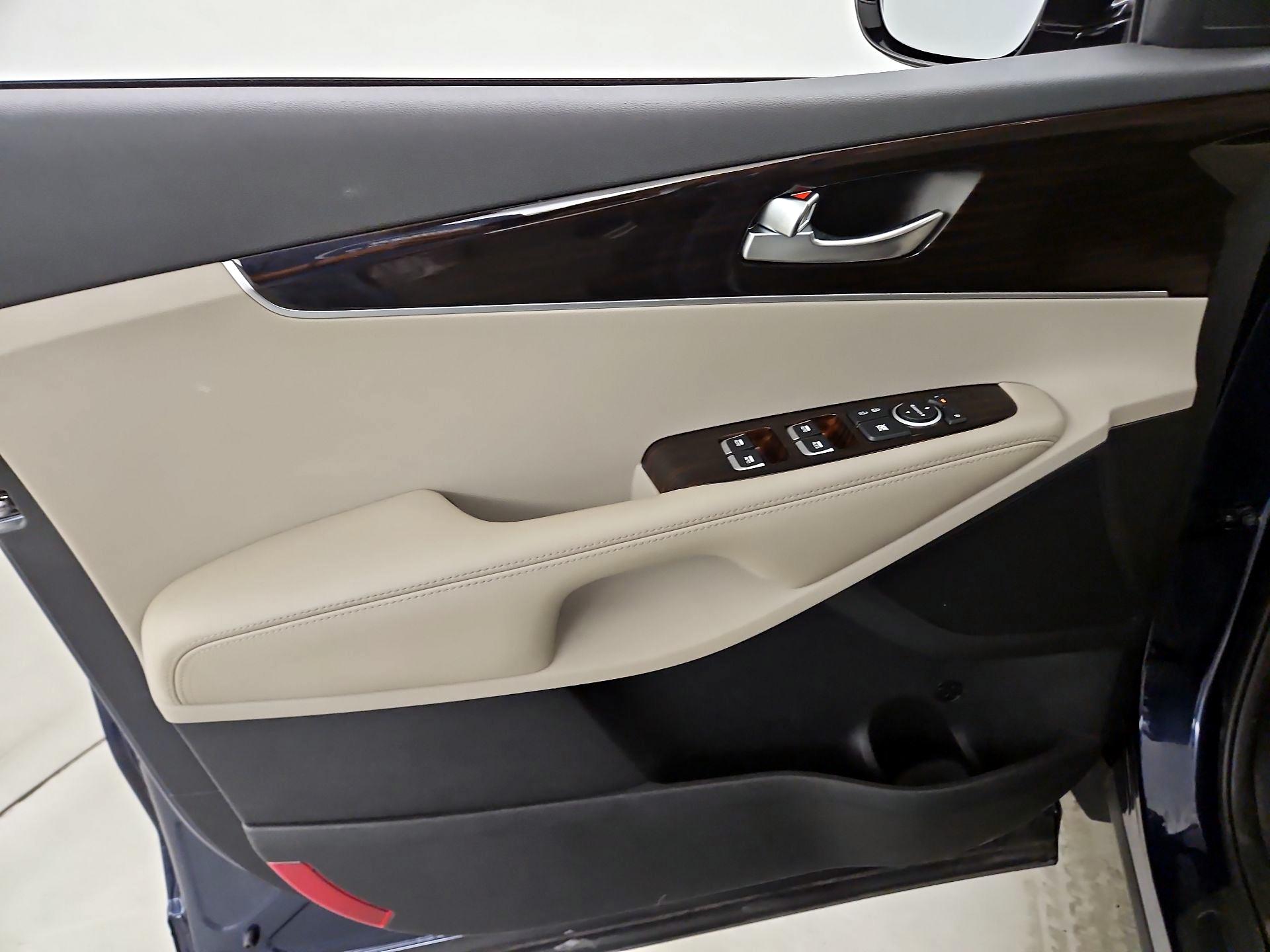 Thumbnail: 2019 Kia Sorento - 12