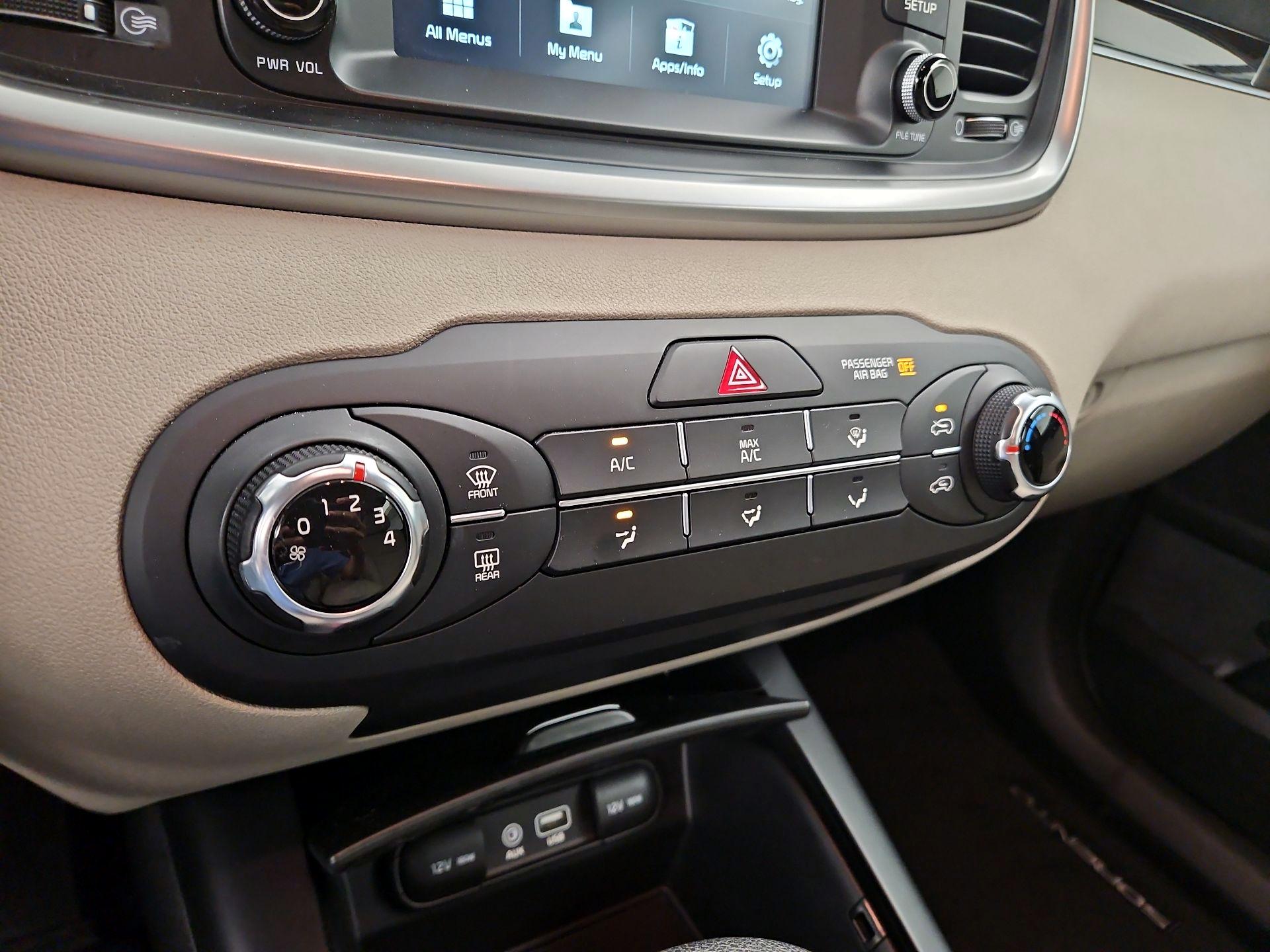 Thumbnail: 2019 Kia Sorento - 16