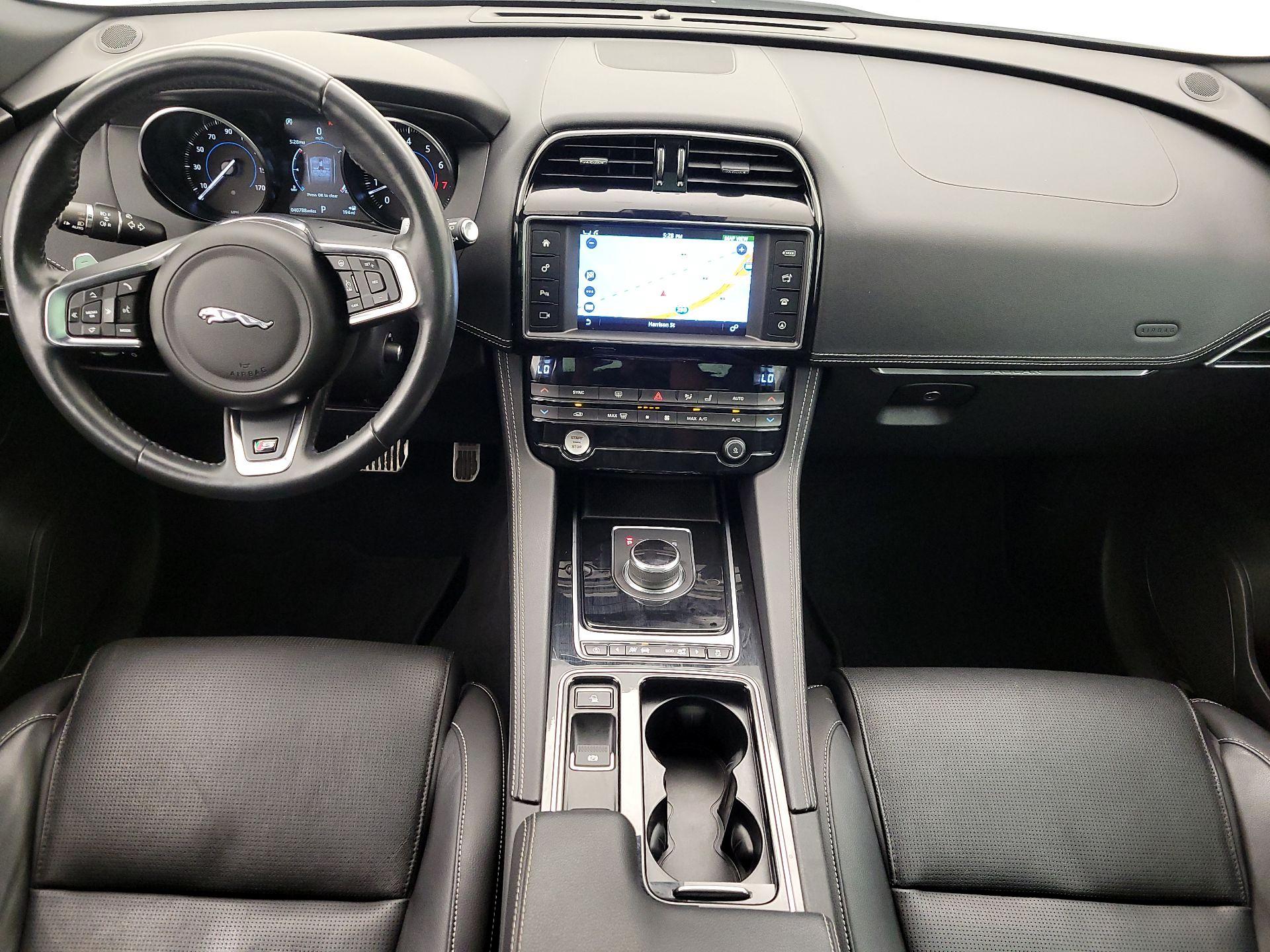 Thumbnail: 2018 Jaguar F-Pace - 9
