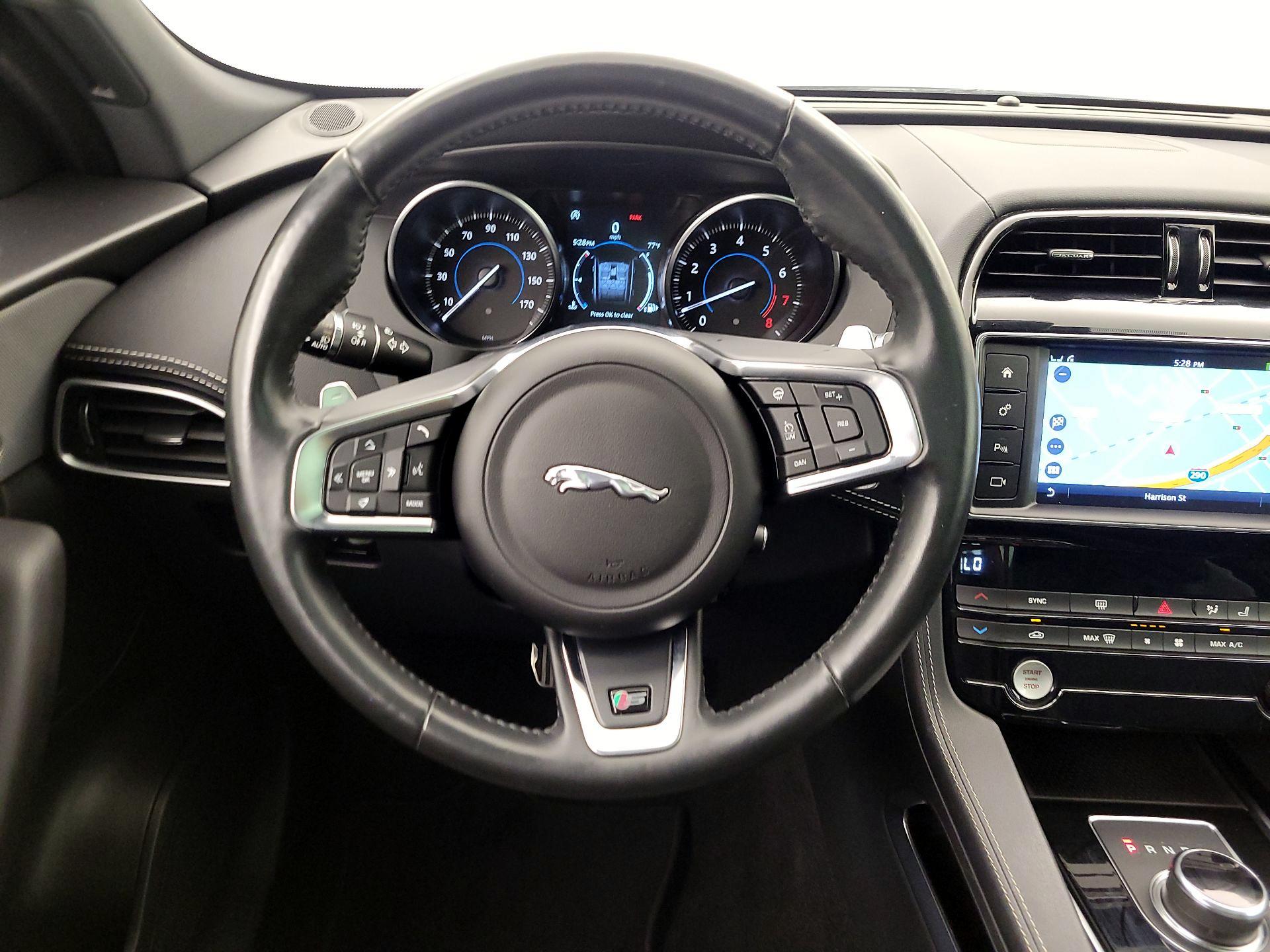 Thumbnail: 2018 Jaguar F-Pace - 10
