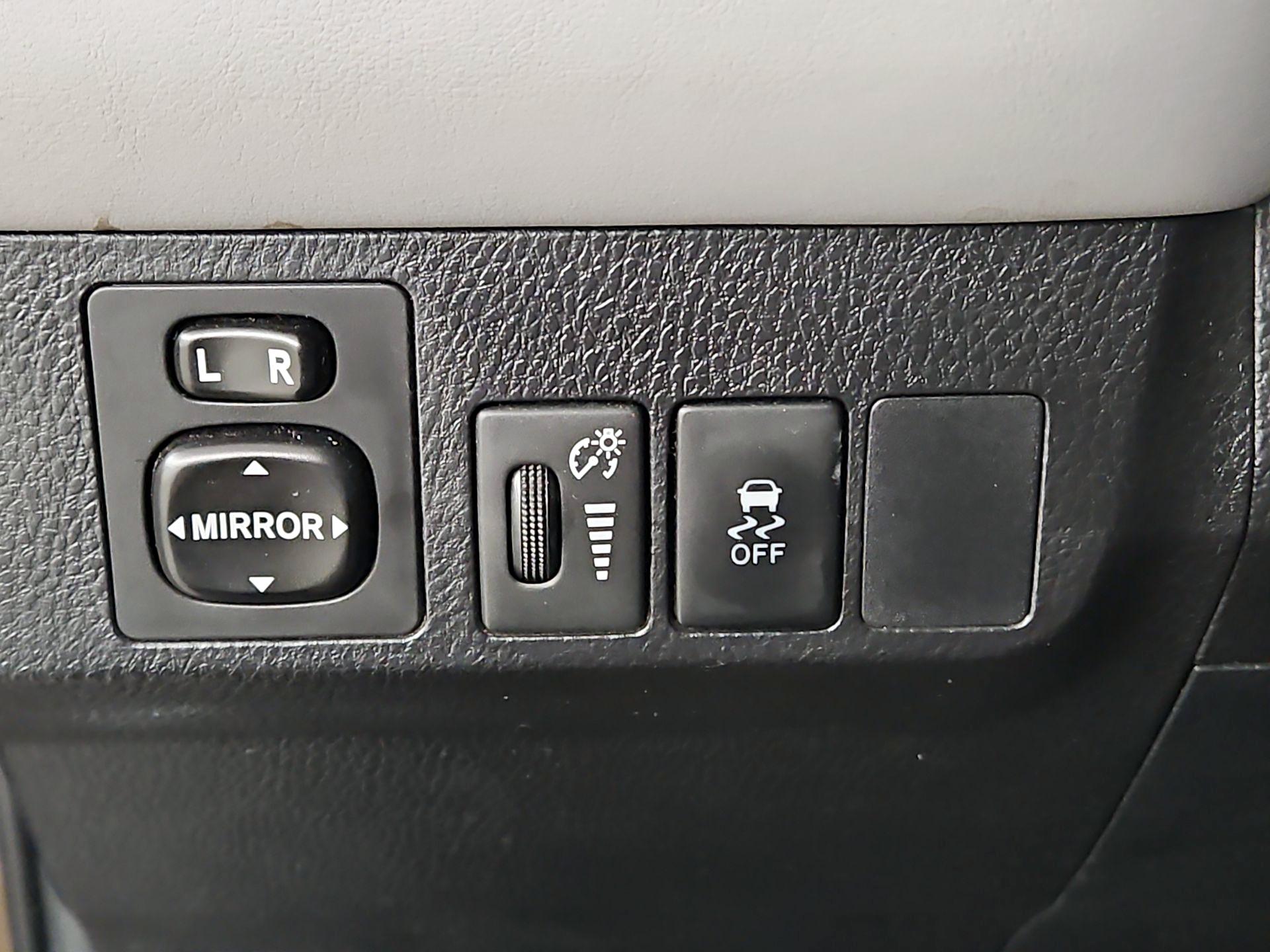 Thumbnail: 2015 Toyota RAV4 - 13