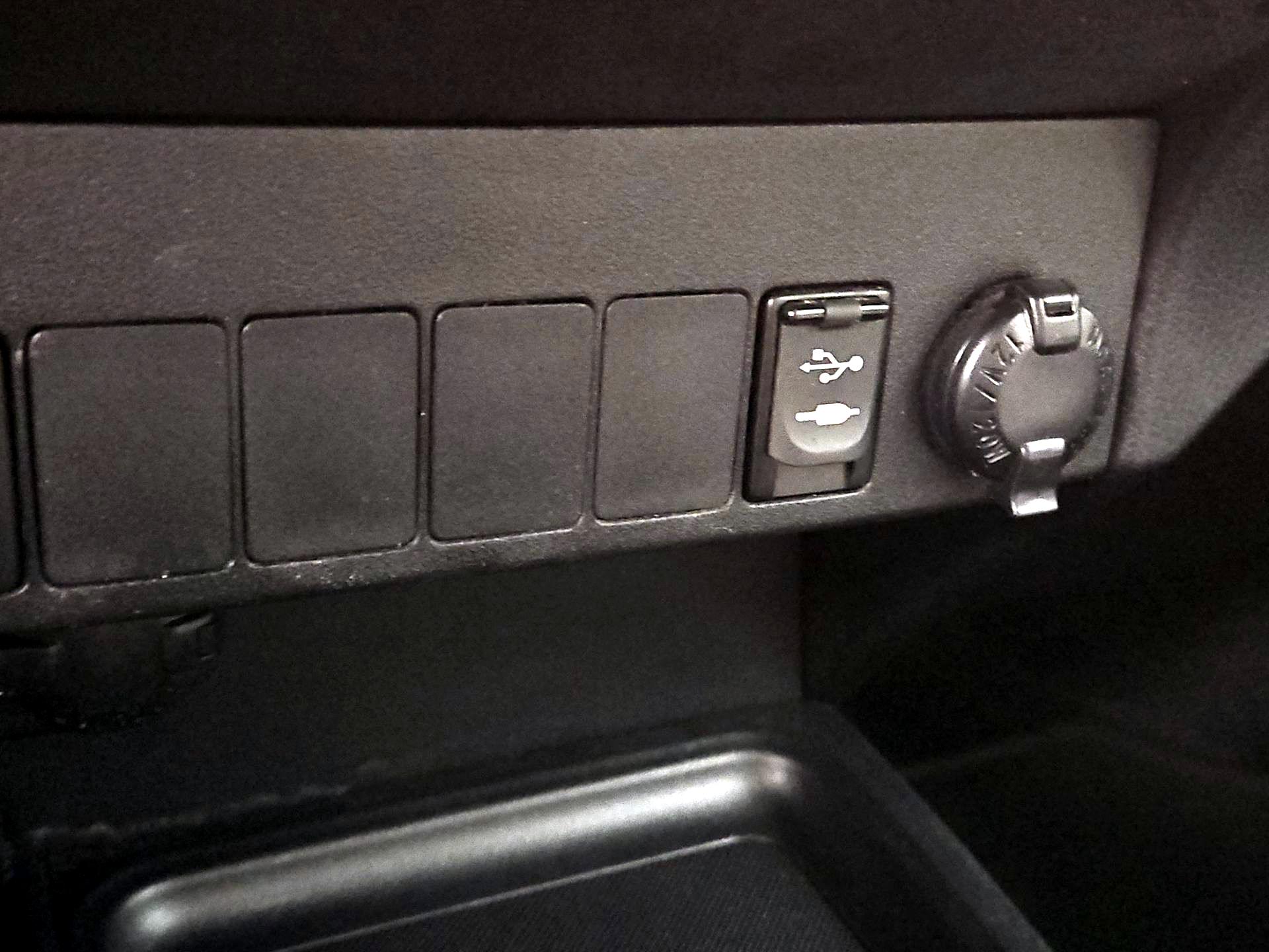 Thumbnail: 2015 Toyota RAV4 - 18