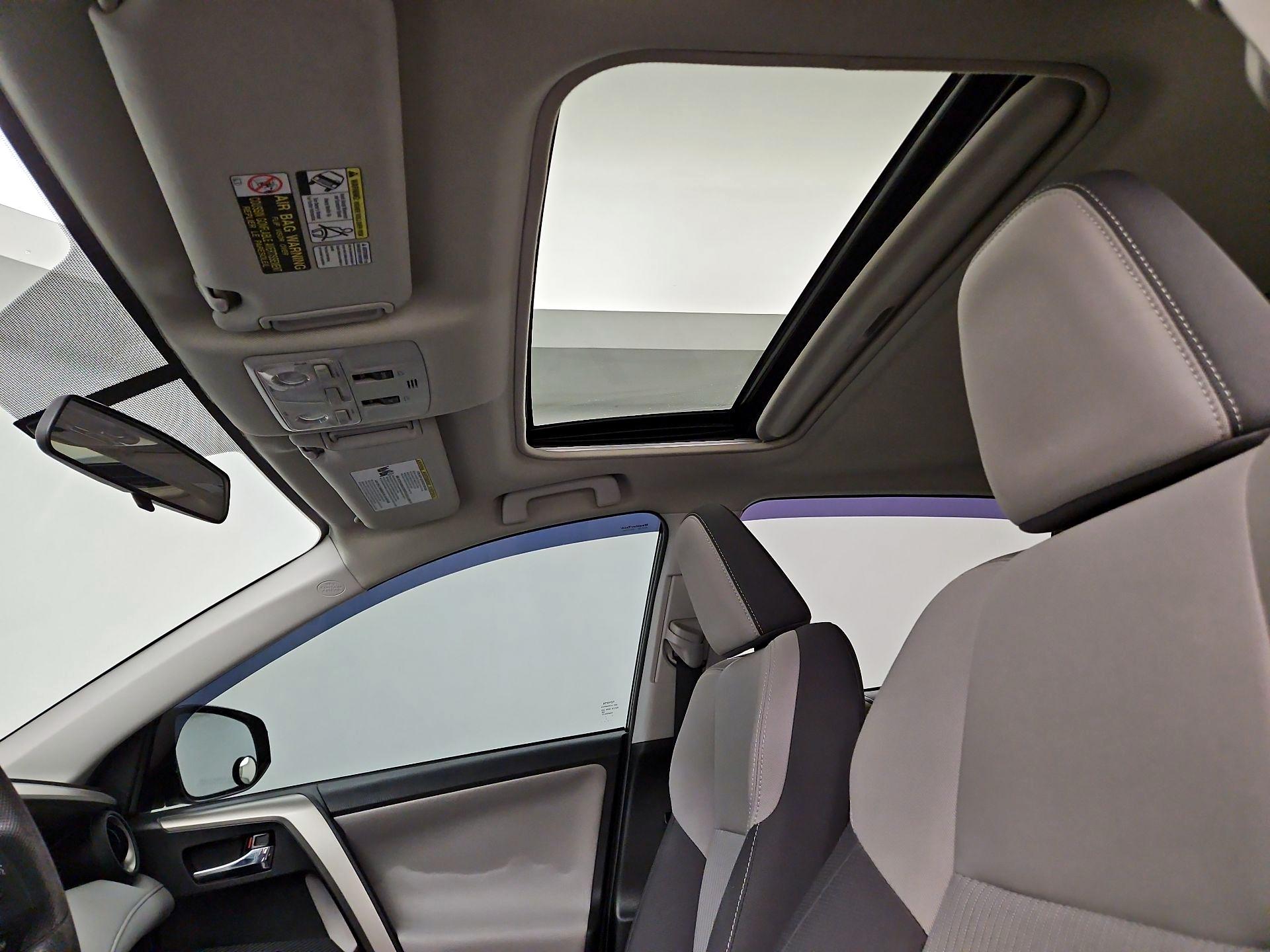 Thumbnail: 2015 Toyota RAV4 - 19