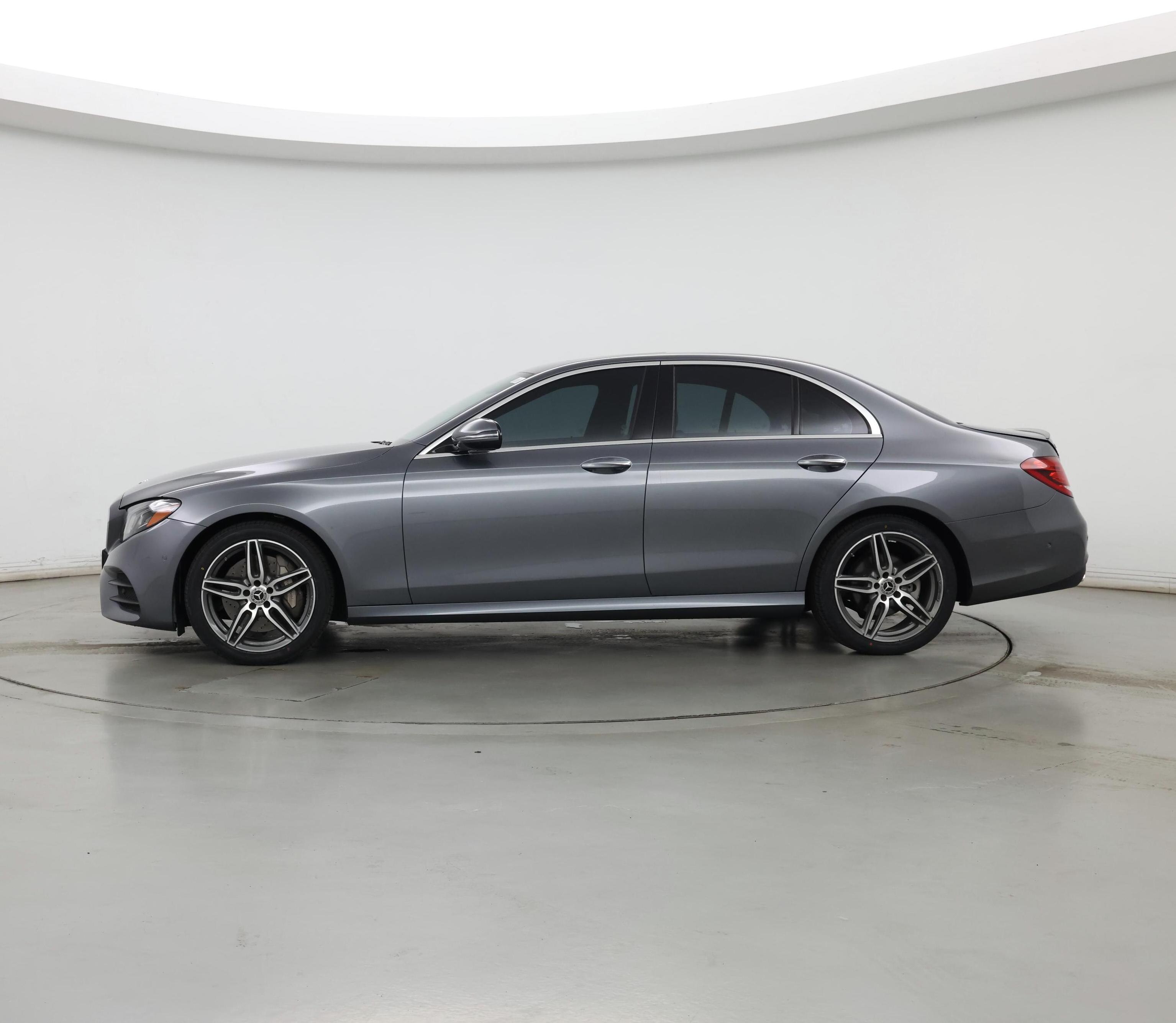 Thumbnail: 2017 Mercedes-Benz E-Class - 3