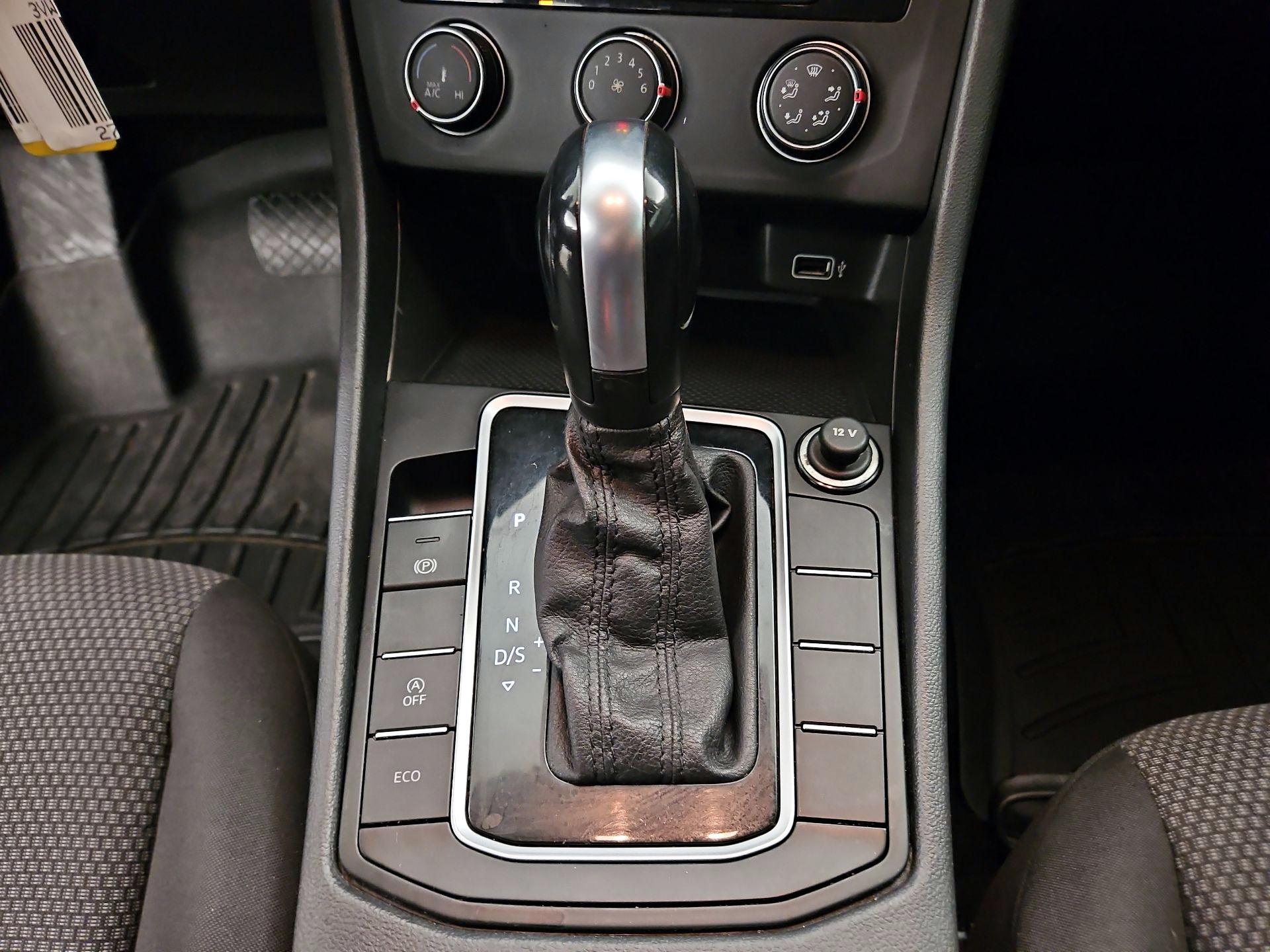 Thumbnail: 2019 Volkswagen Jetta - 17