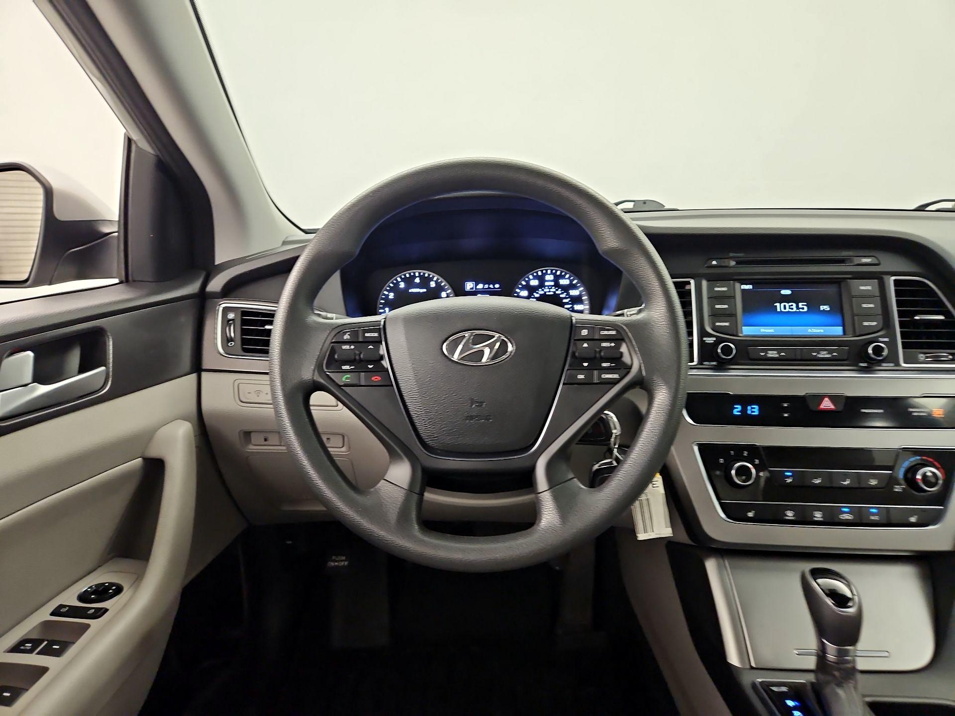 Thumbnail: 2015 Hyundai Sonata - 10