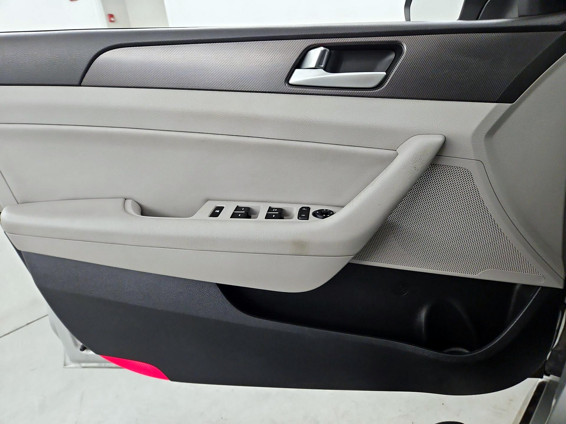 Thumbnail: 2015 Hyundai Sonata - 12