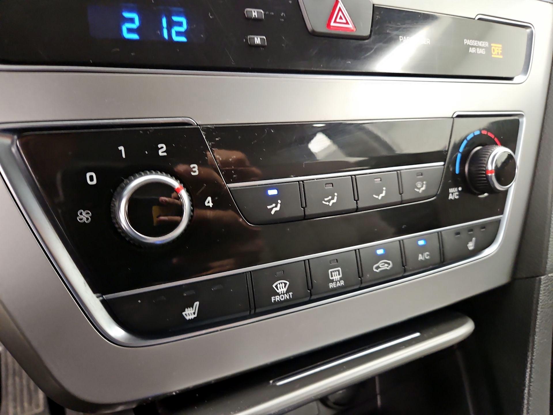 Thumbnail: 2015 Hyundai Sonata - 16